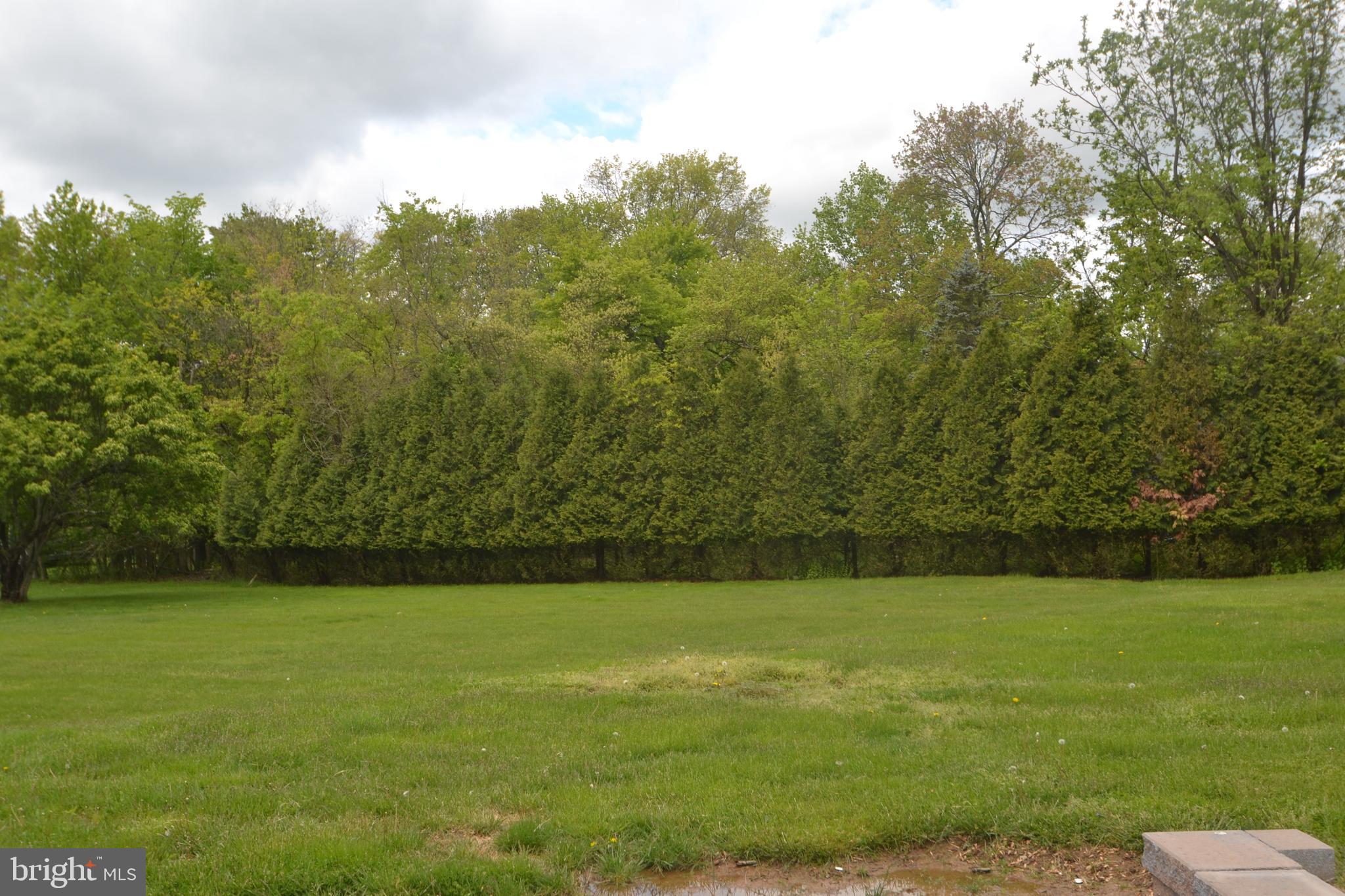 1436 E LAMPLIGHTER LANE