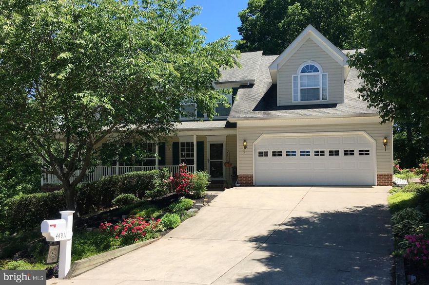 Updates abound in this lovely colonial located in desirable Leonardtown SCHL neighborhood. Stunning NEW granite enhance the SS appliances, which include DBLOVENS. Sep DR & den. Open KTCH to FR w/FP leads to a HUGE deck. Finished WLK-OUT basement with wet bar, frig & added laundry. This .36 acre property backs to trees & is perfectly situated in a quiet cul-de-sac w/prof. invisible fence for "FIDO"