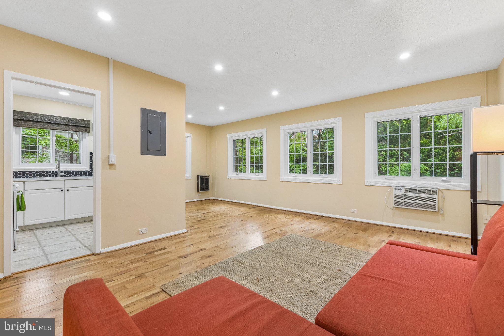1024 VALLEY DRIVE 604