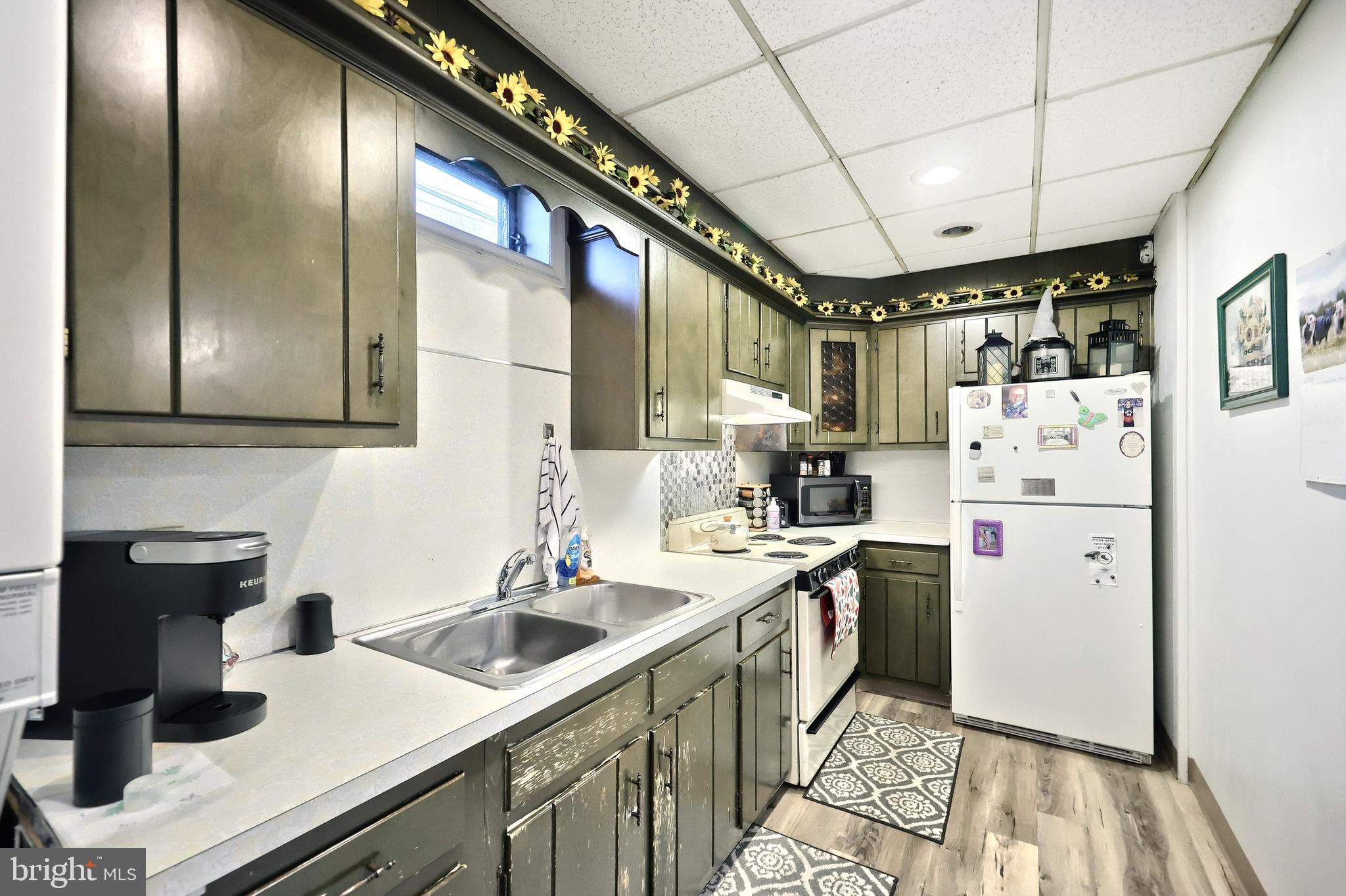 NORTH YORK BORO - Commercial Sale