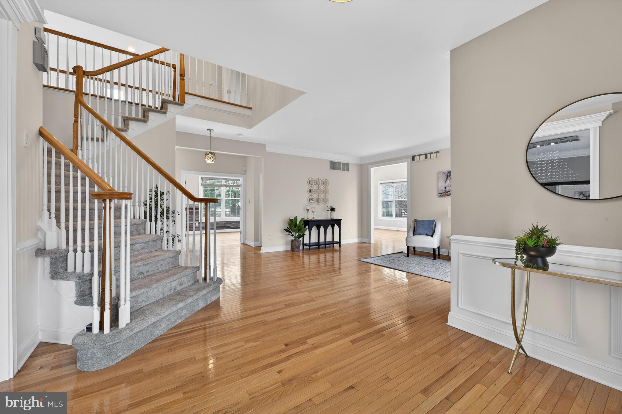 11 ROLLING GLEN COURT
