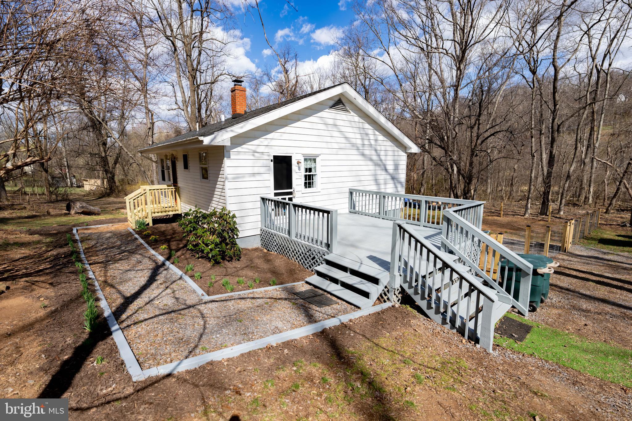 LAKE FRONT ROYAL - Residential