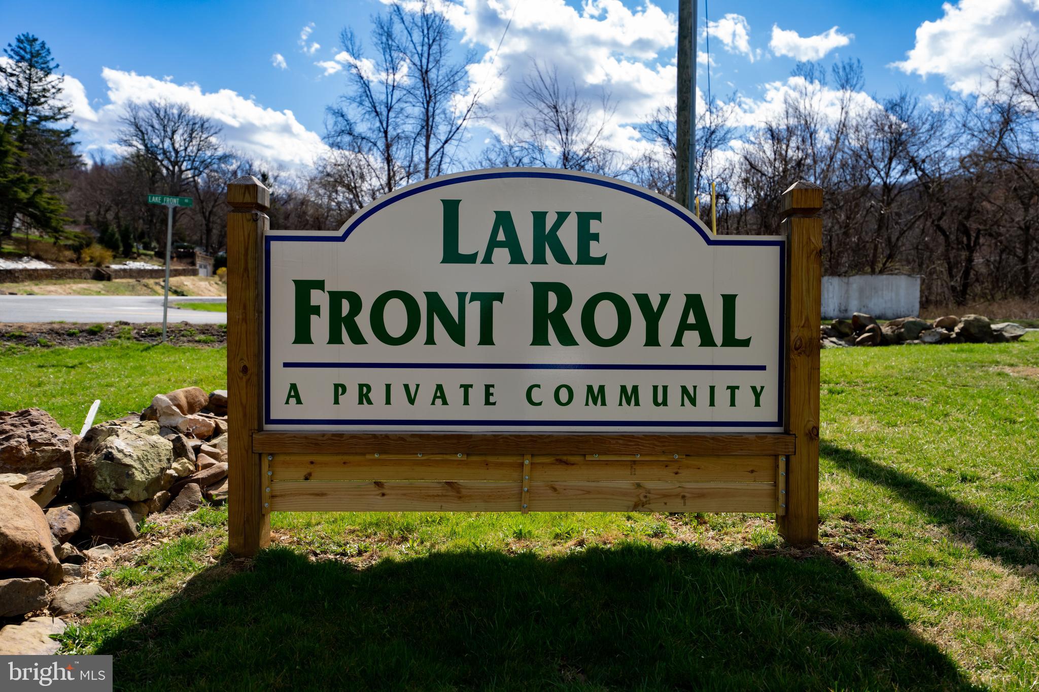 LAKE FRONT ROYAL - Residential