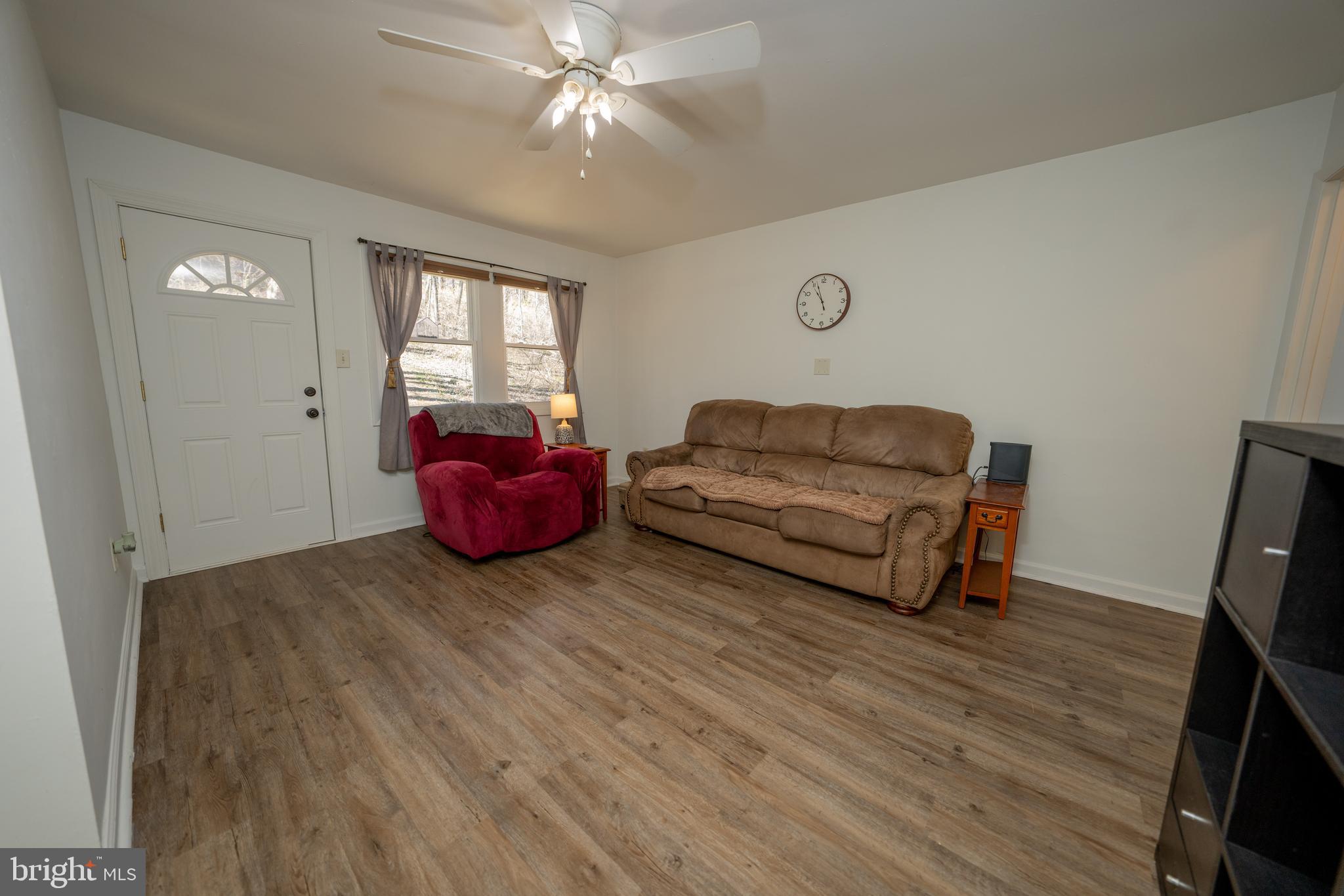 LAKE FRONT ROYAL - Residential