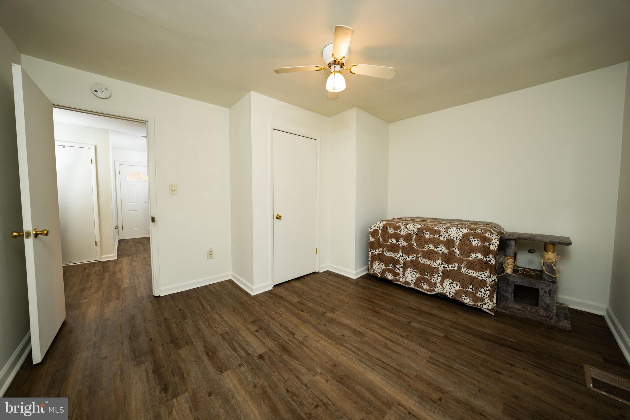 LAKE FRONT ROYAL - Residential