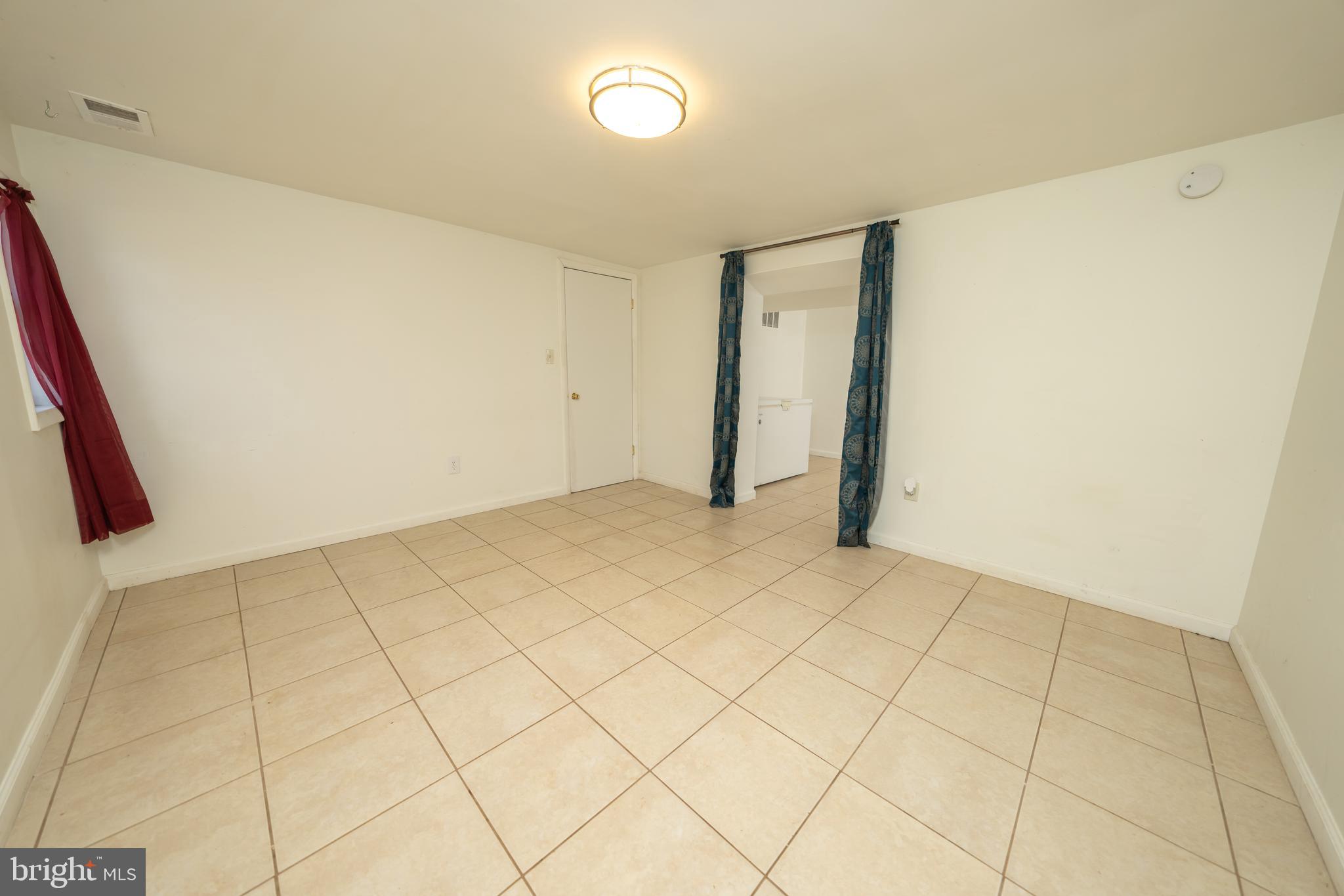 LAKE FRONT ROYAL - Residential