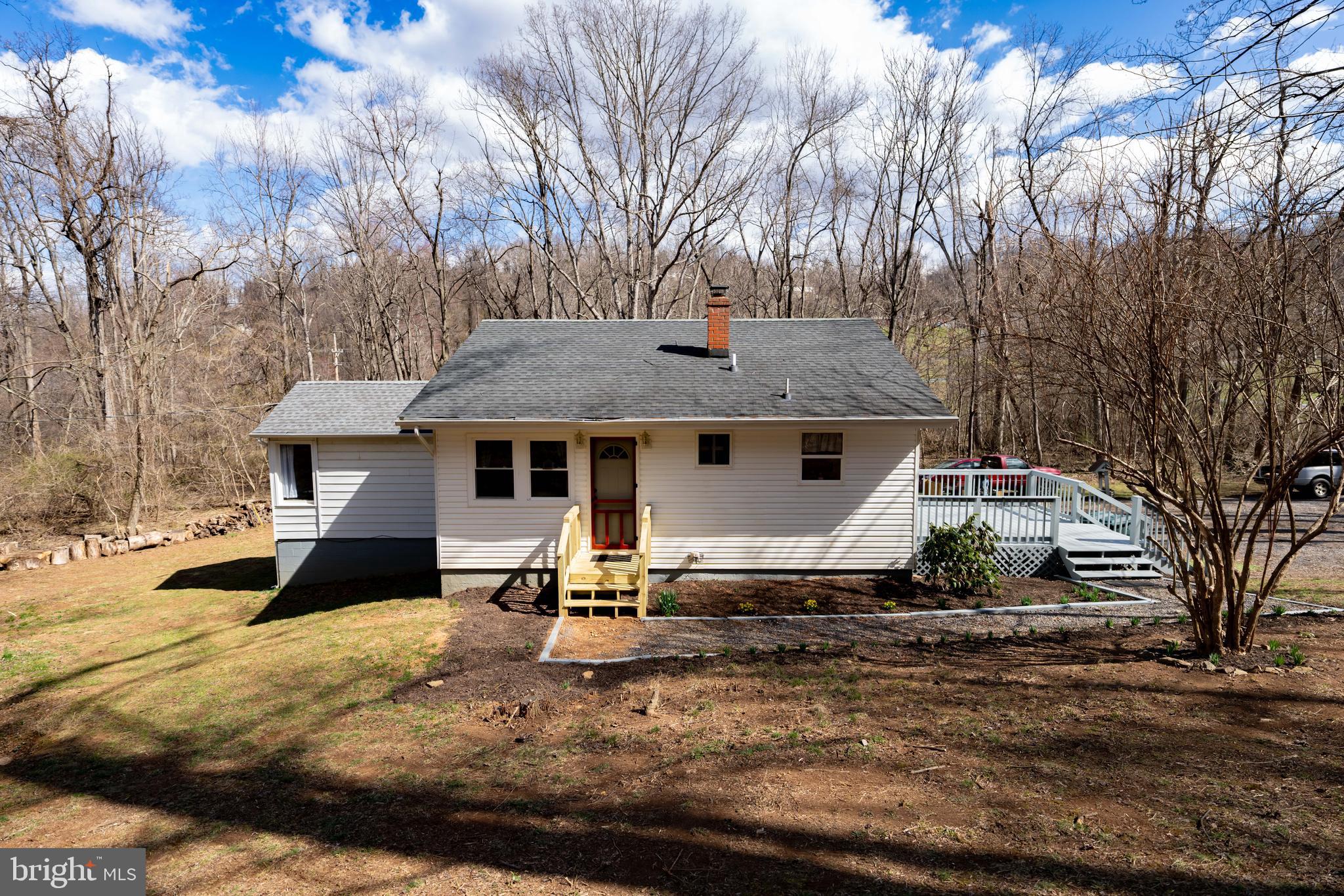 LAKE FRONT ROYAL - Residential