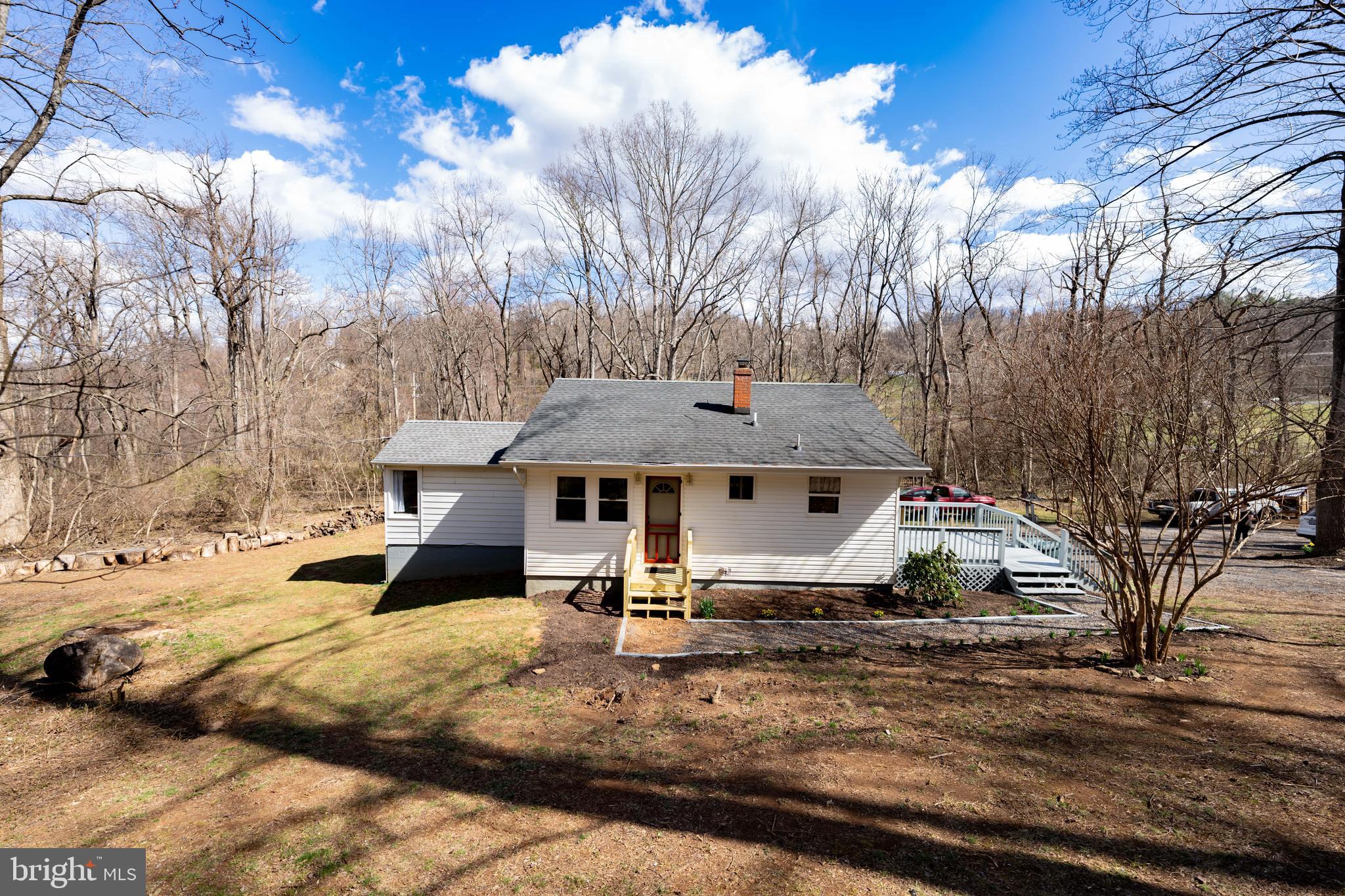 LAKE FRONT ROYAL - Residential