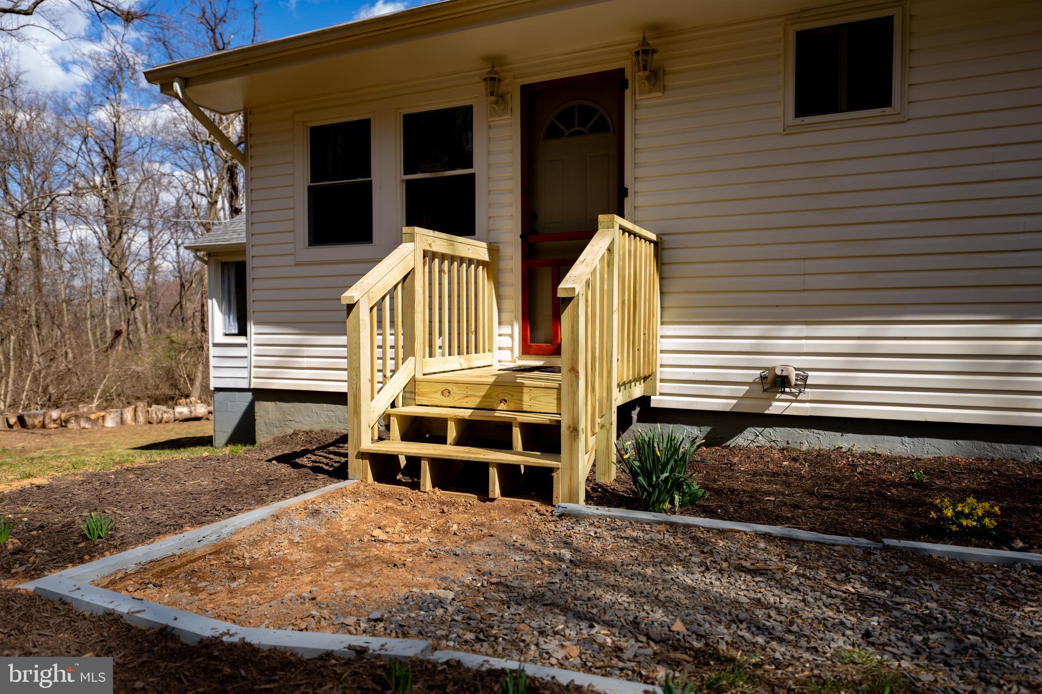 LAKE FRONT ROYAL - Residential