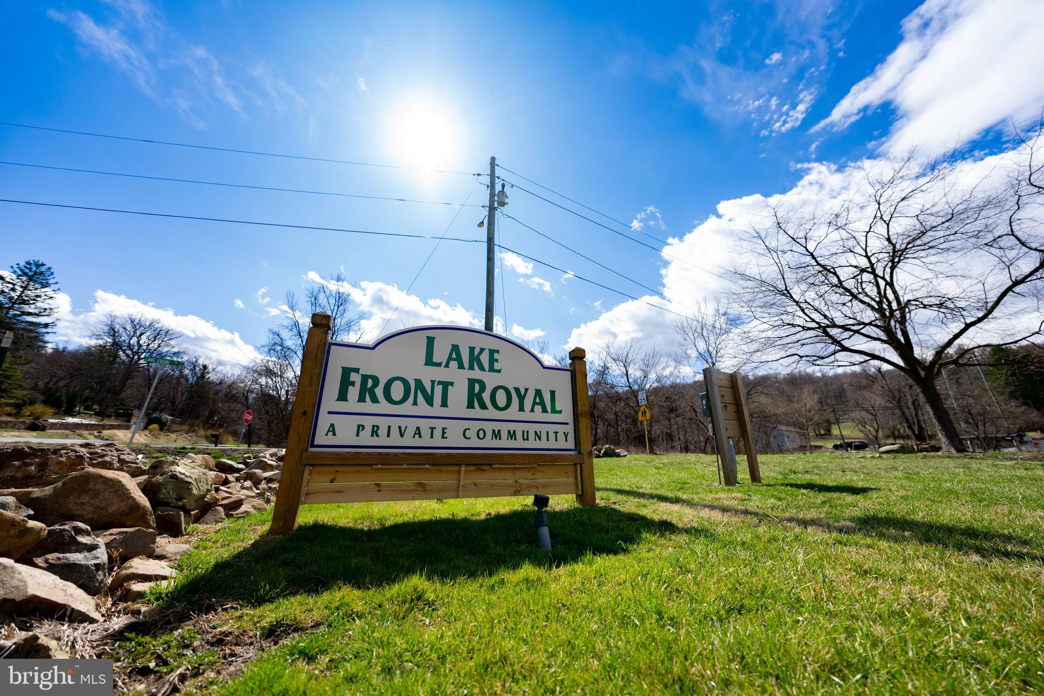 LAKE FRONT ROYAL - Residential