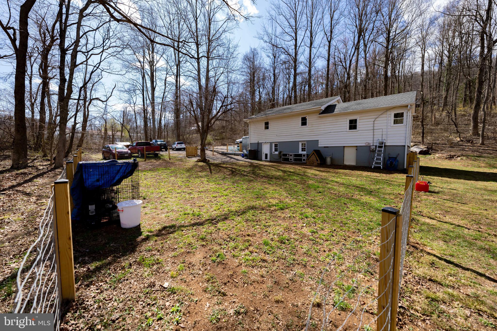 LAKE FRONT ROYAL - Residential