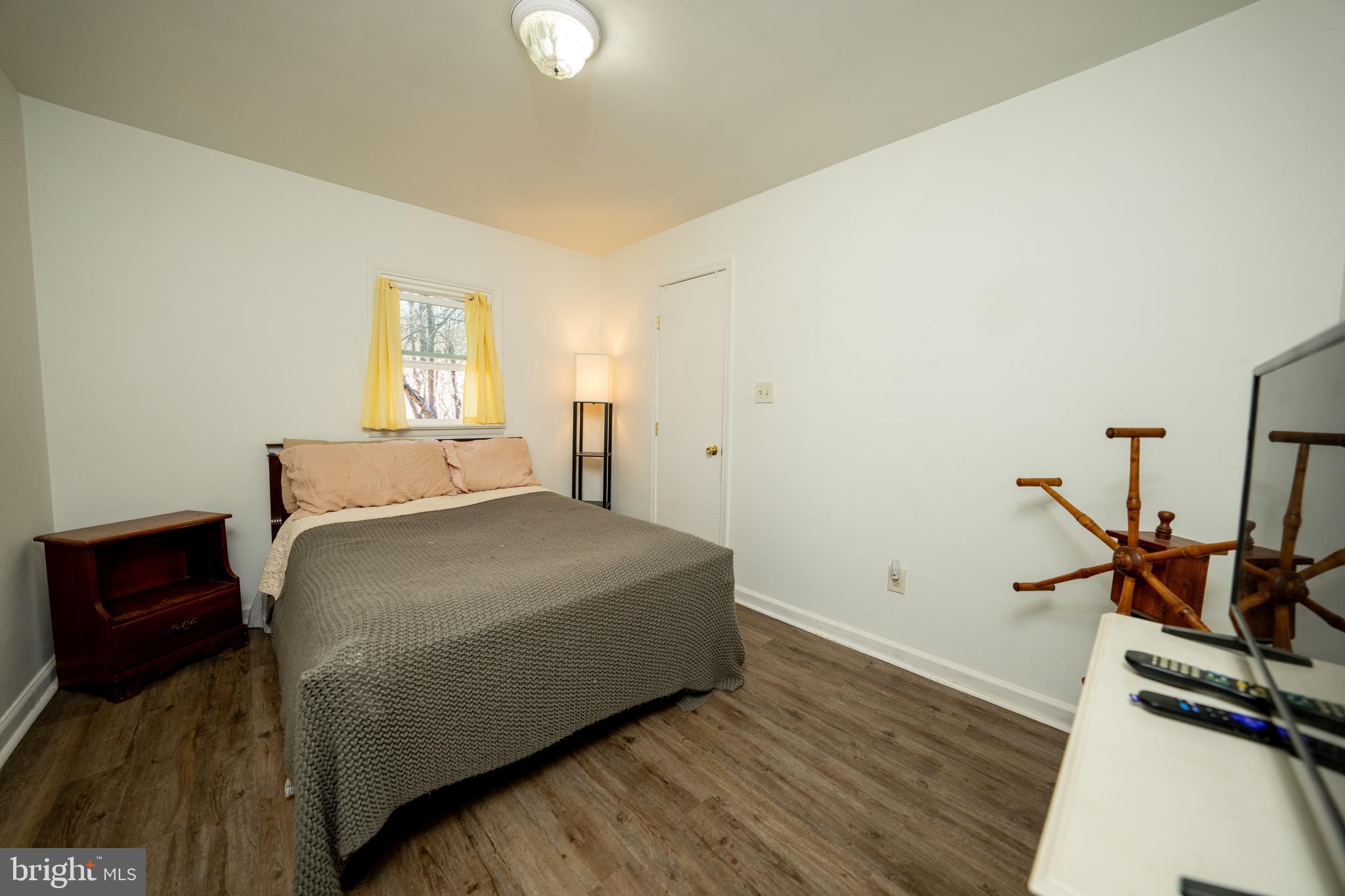 LAKE FRONT ROYAL - Residential