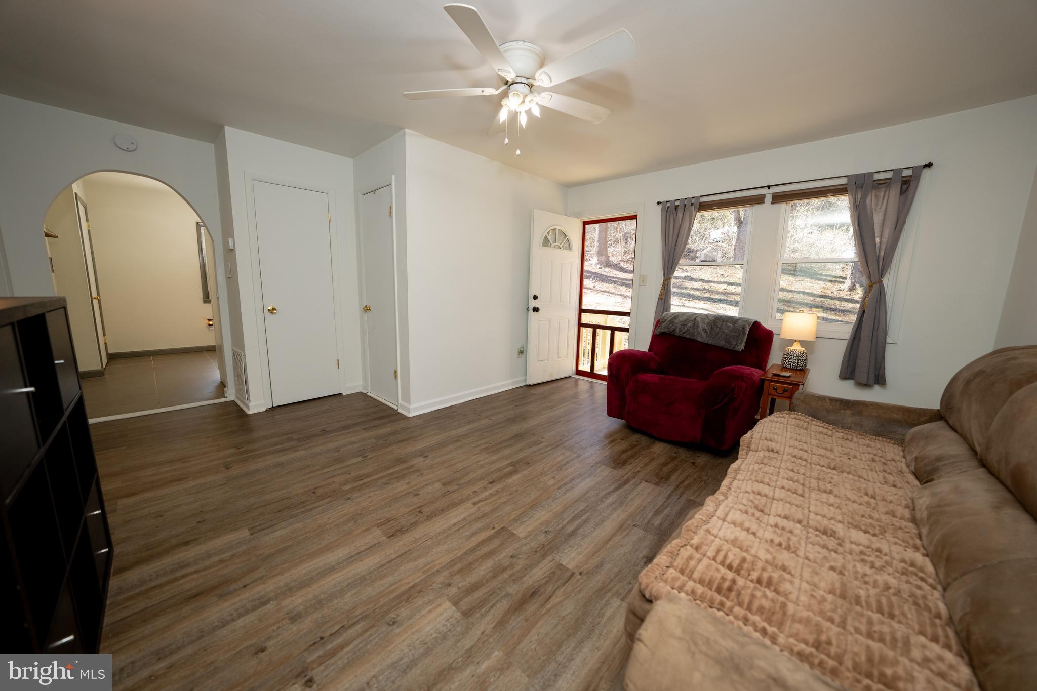 LAKE FRONT ROYAL - Residential