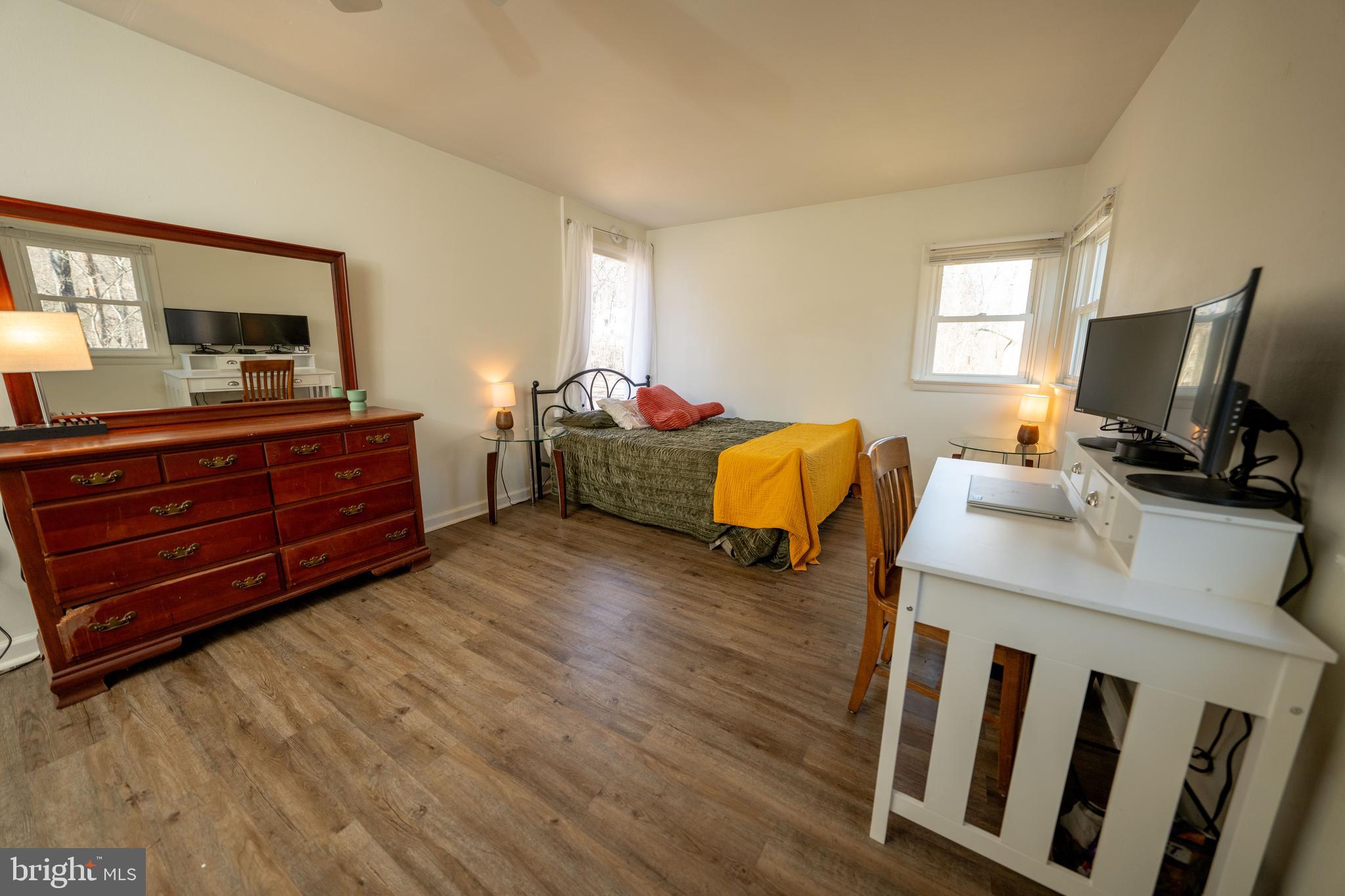 LAKE FRONT ROYAL - Residential