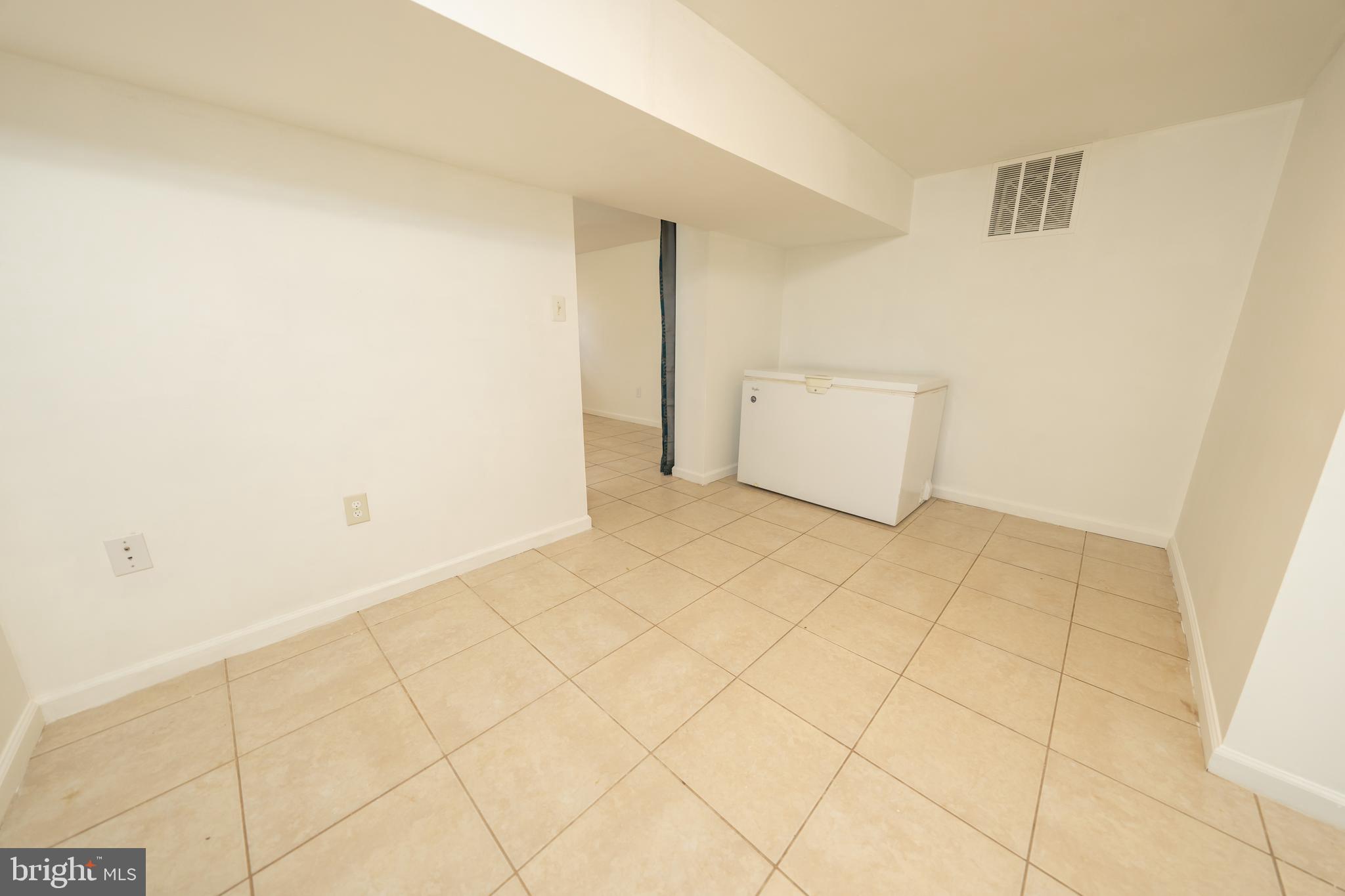 LAKE FRONT ROYAL - Residential