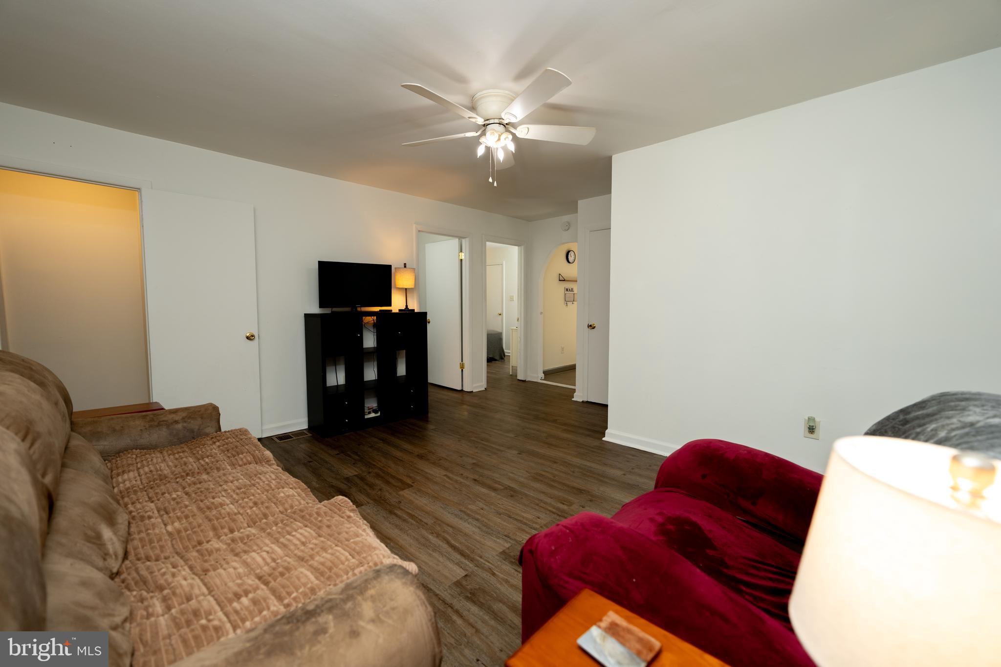 LAKE FRONT ROYAL - Residential