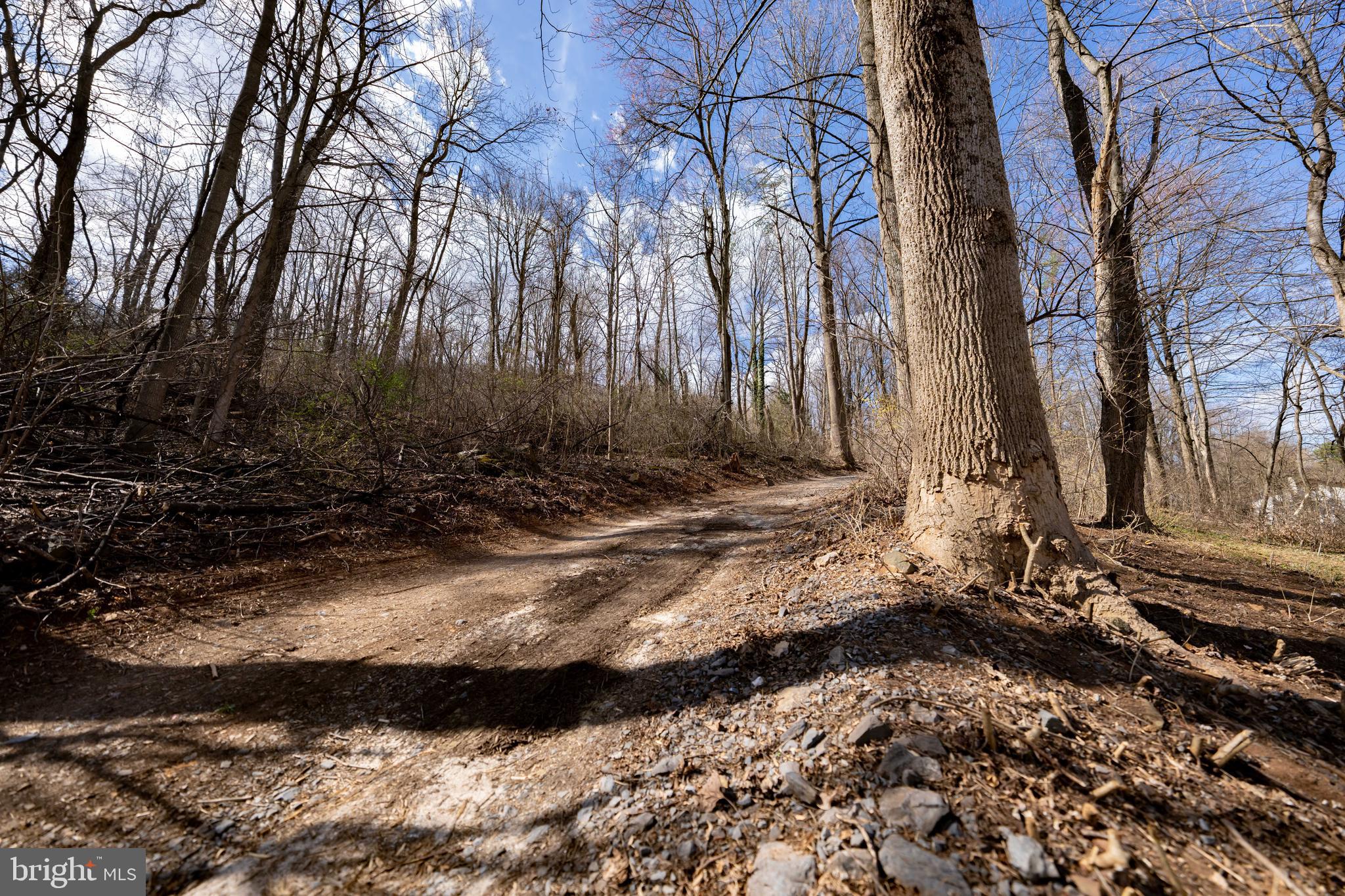 LAKE FRONT ROYAL - Residential