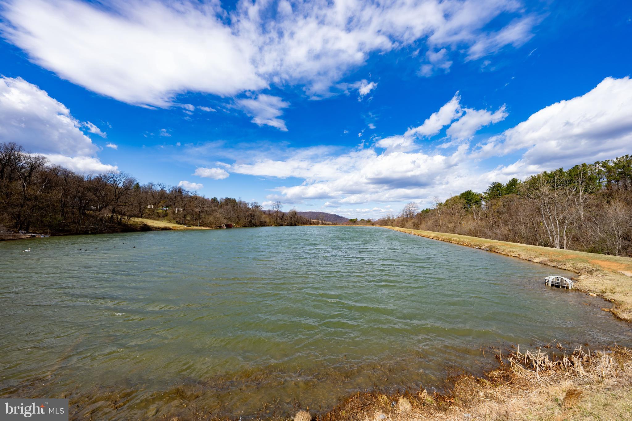 LAKE FRONT ROYAL - Residential