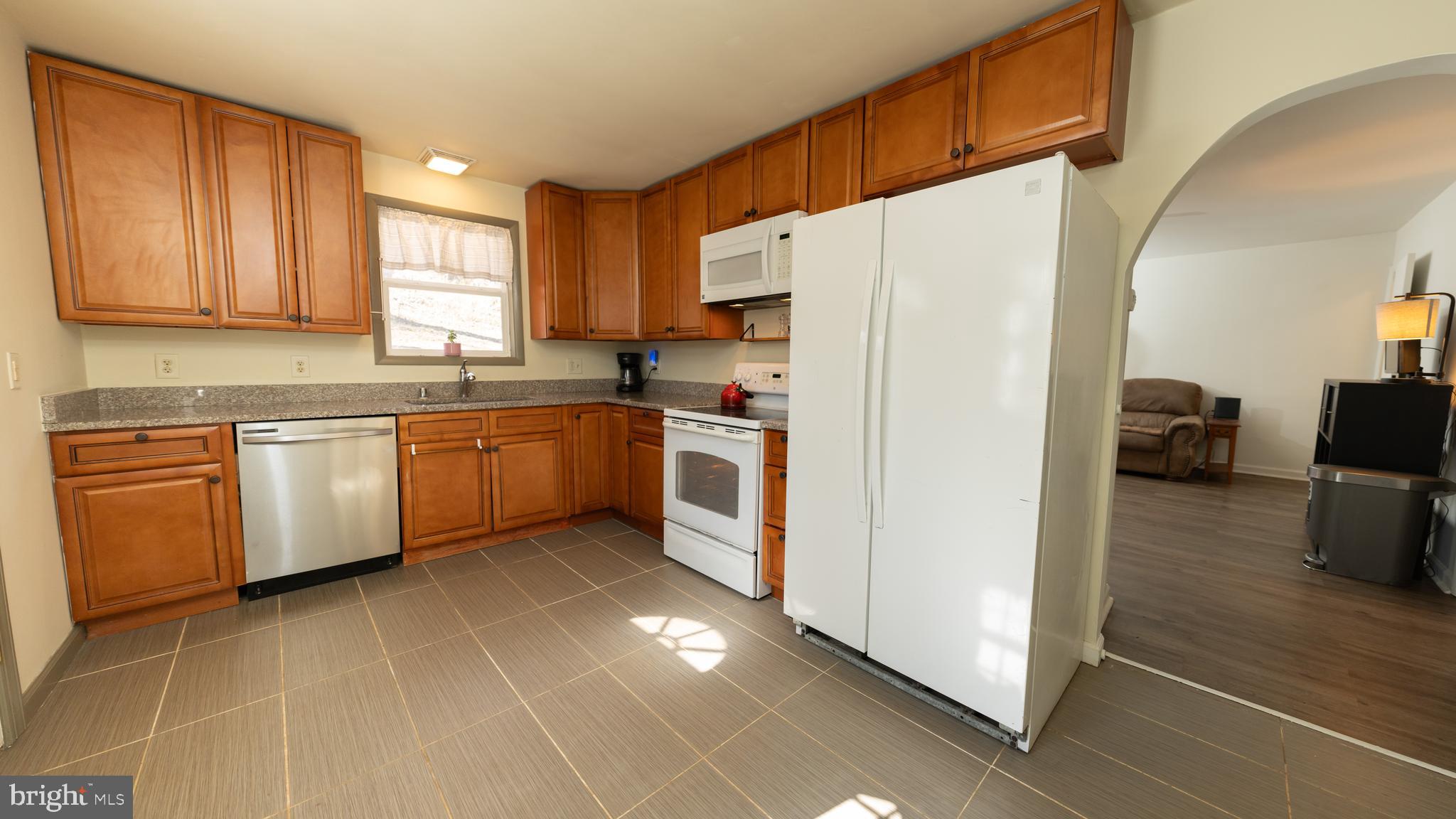 LAKE FRONT ROYAL - Residential