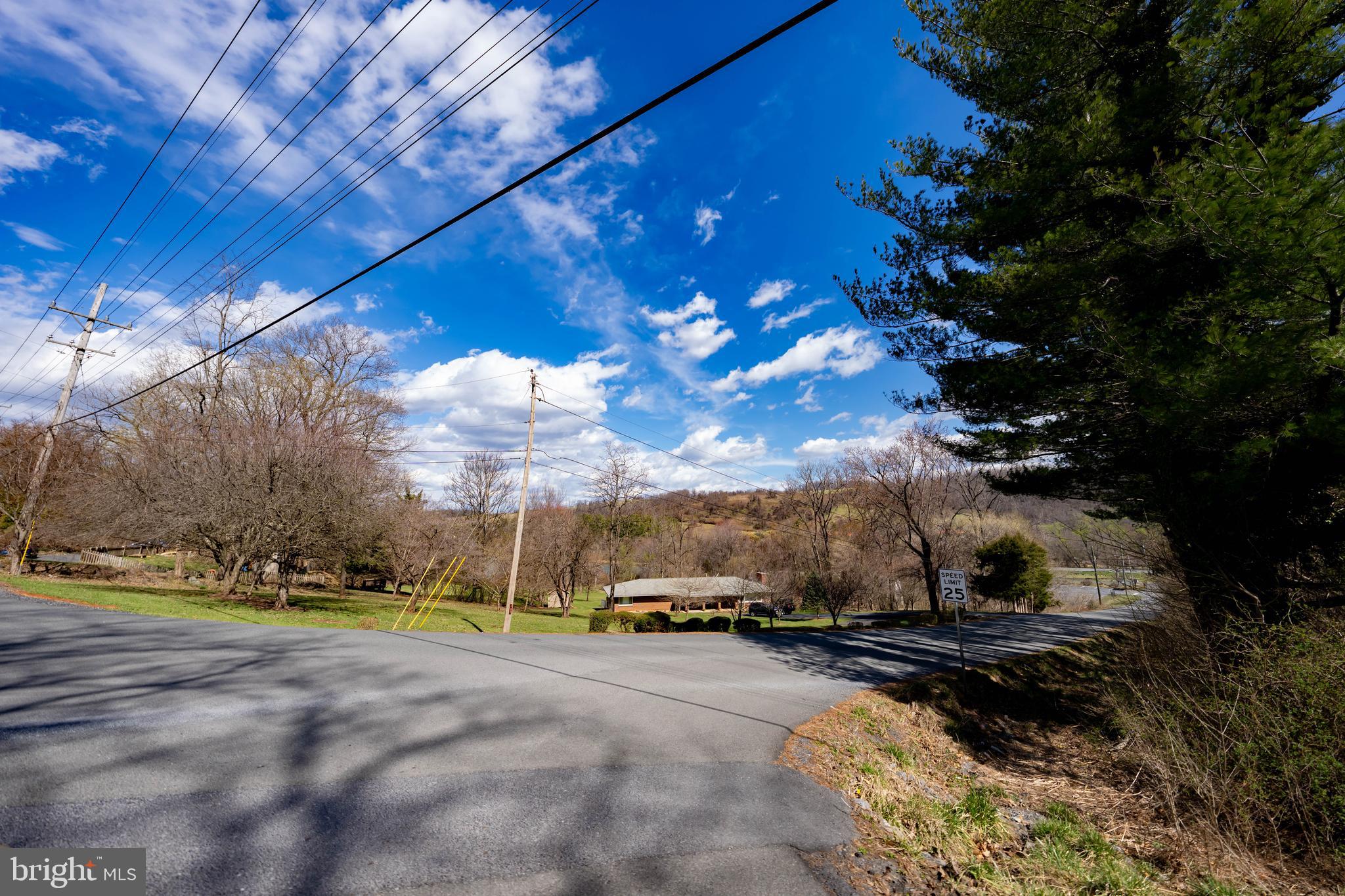 LAKE FRONT ROYAL - Residential