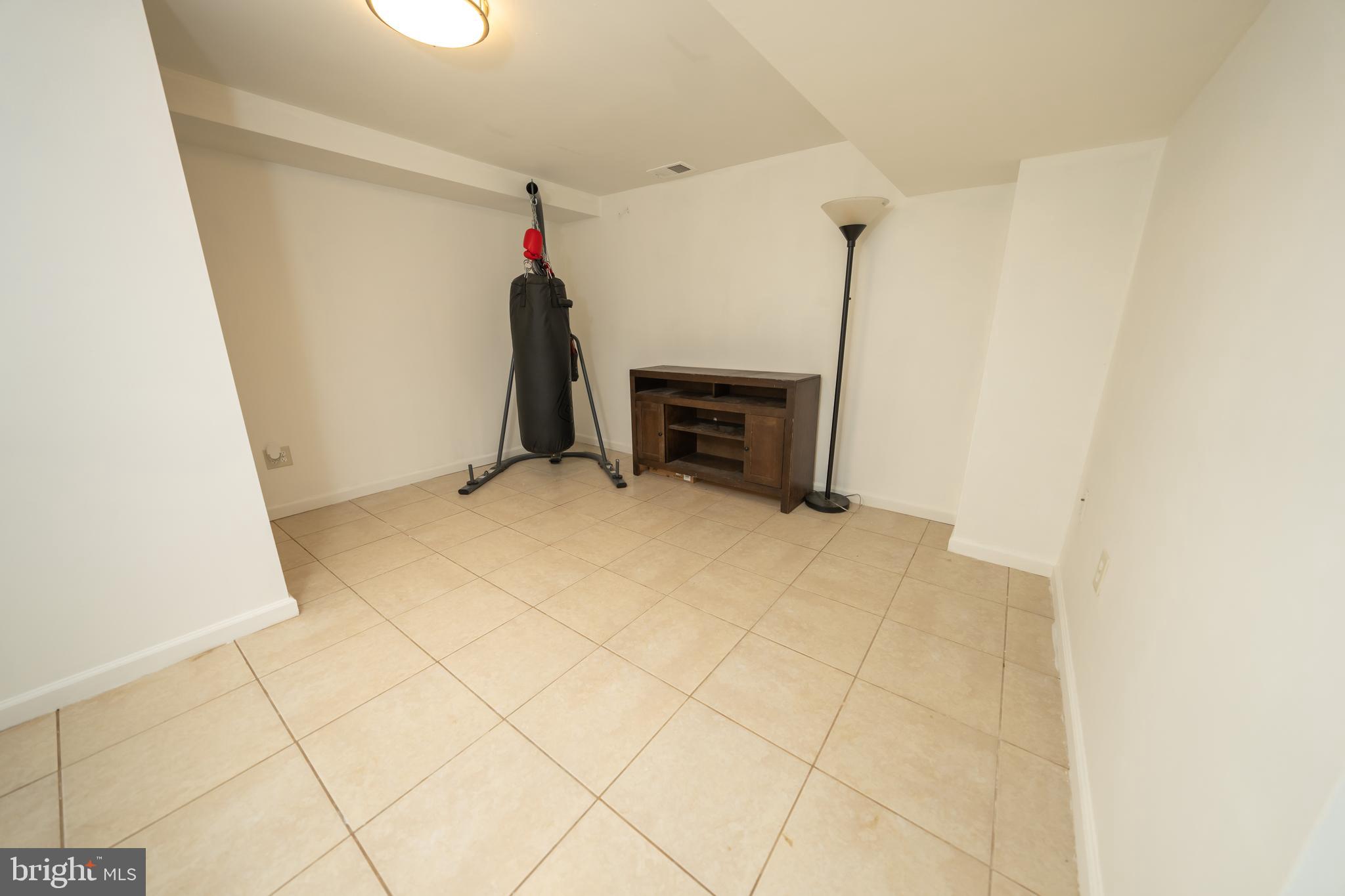 LAKE FRONT ROYAL - Residential