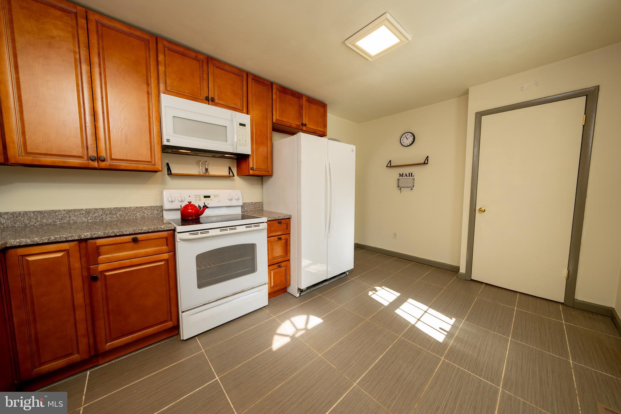 LAKE FRONT ROYAL - Residential