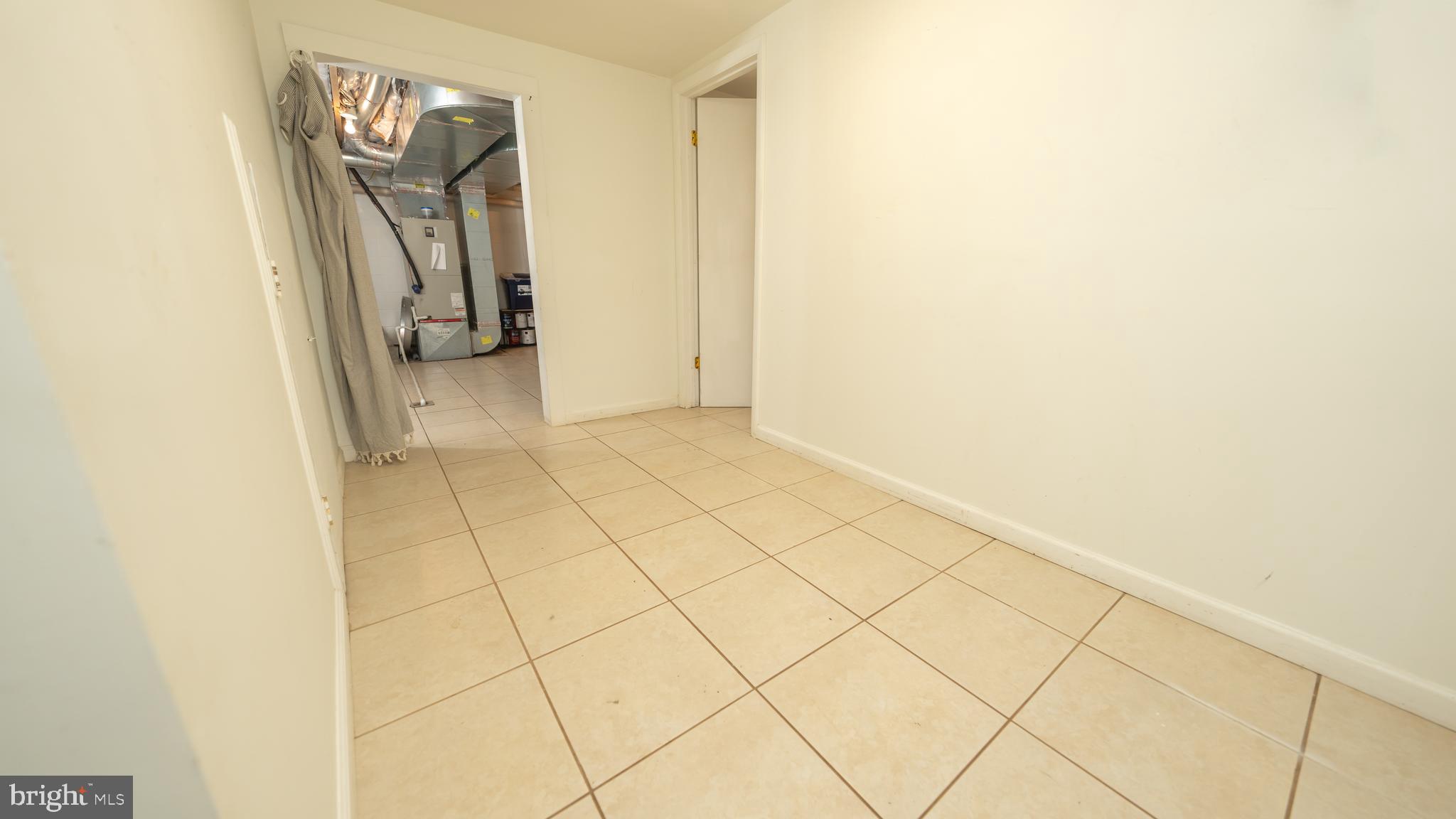 LAKE FRONT ROYAL - Residential