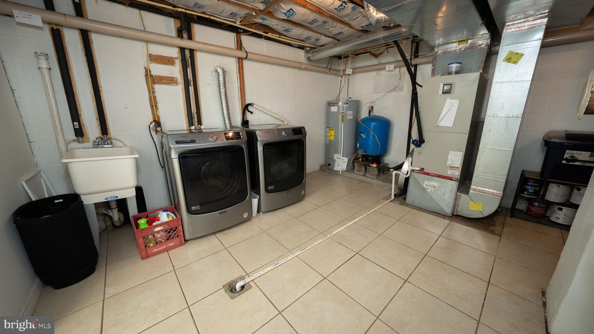 LAKE FRONT ROYAL - Residential