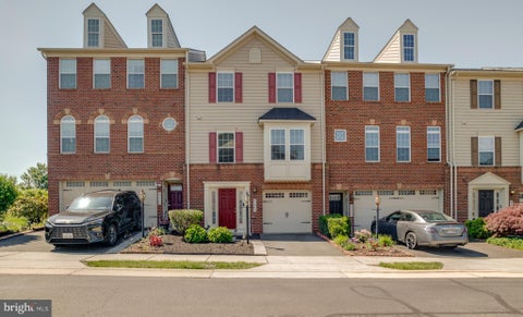Townhouse For Sale - 42153 Grady Terrace<br/> ALDIE, VA 20105