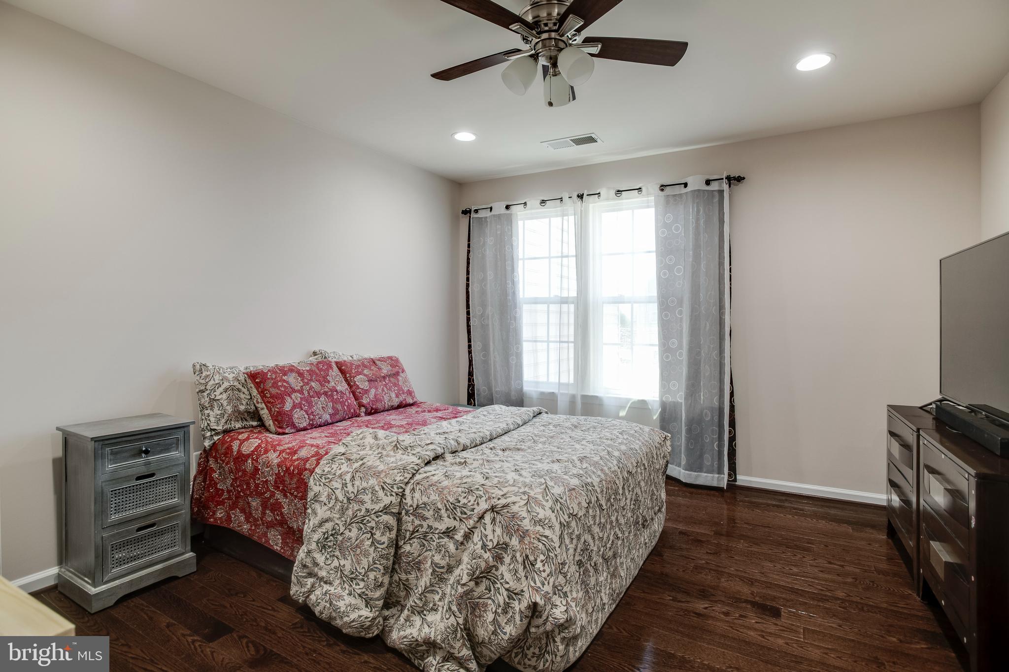 SEVEN HILLS - Residential