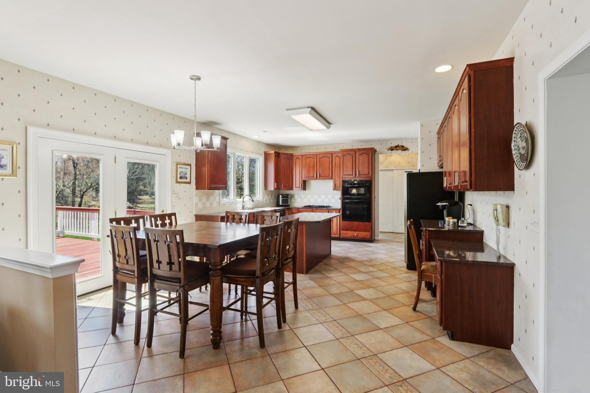 NORTHAMPTON CREST - Residential