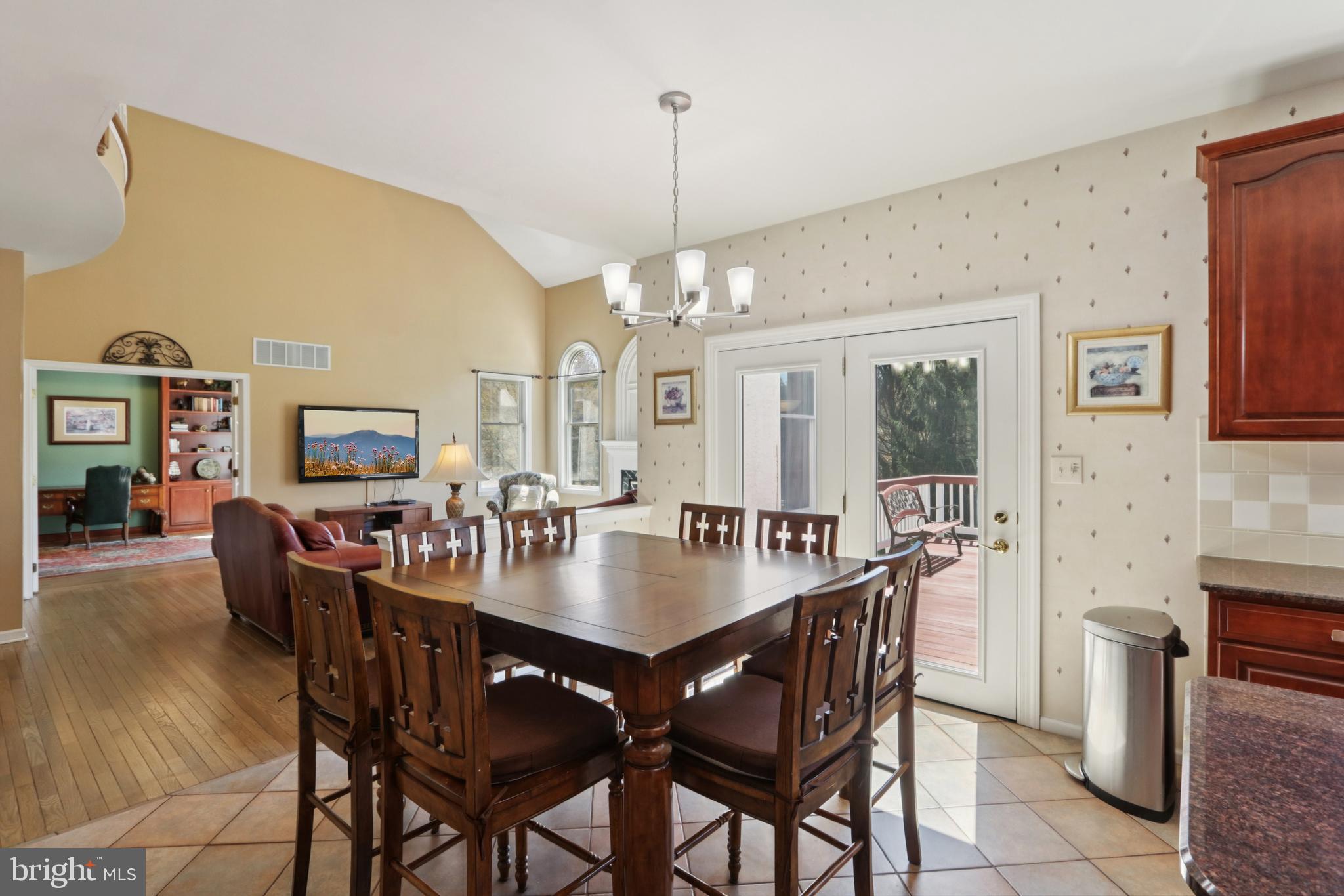 NORTHAMPTON CREST - Residential