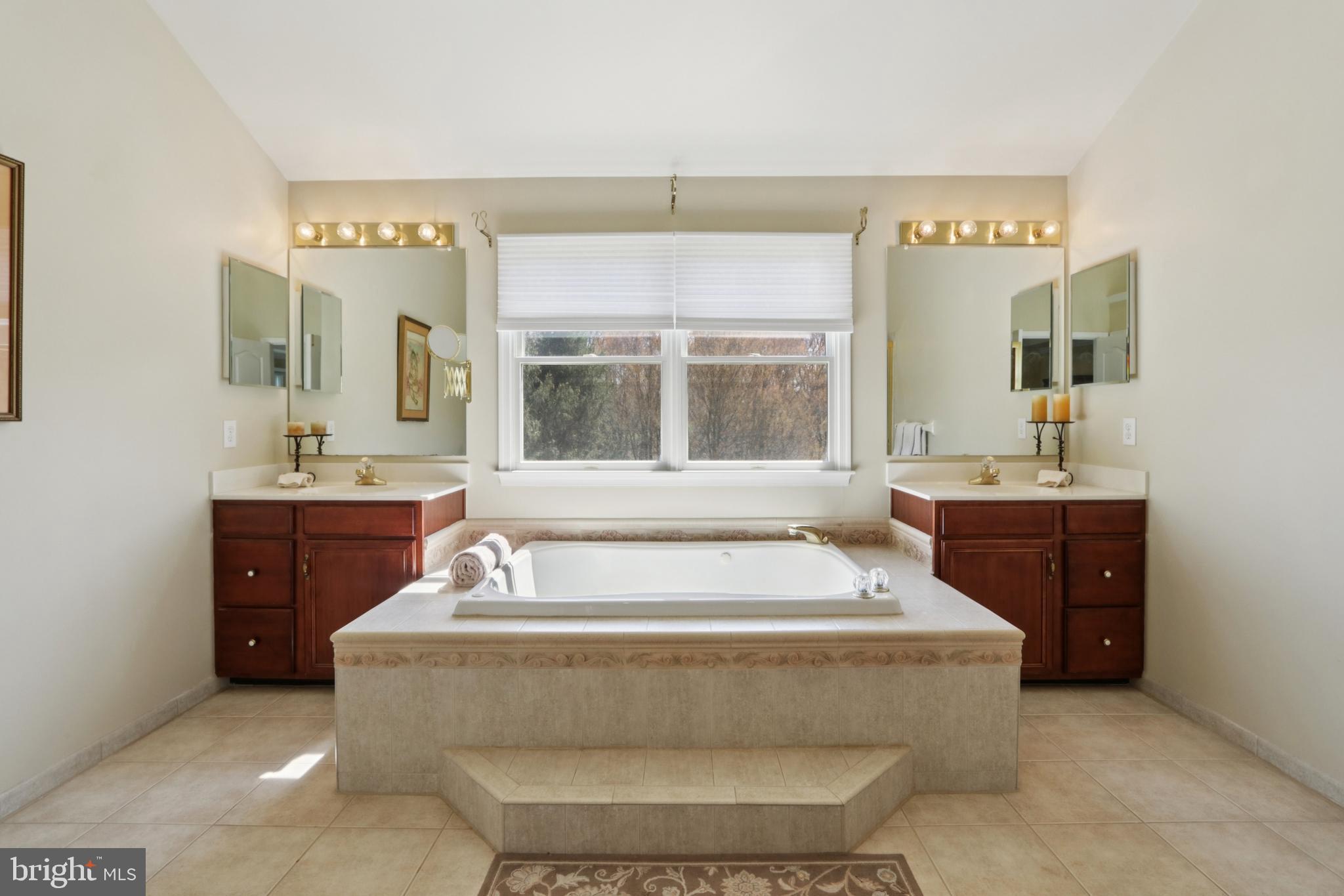 NORTHAMPTON CREST - Residential