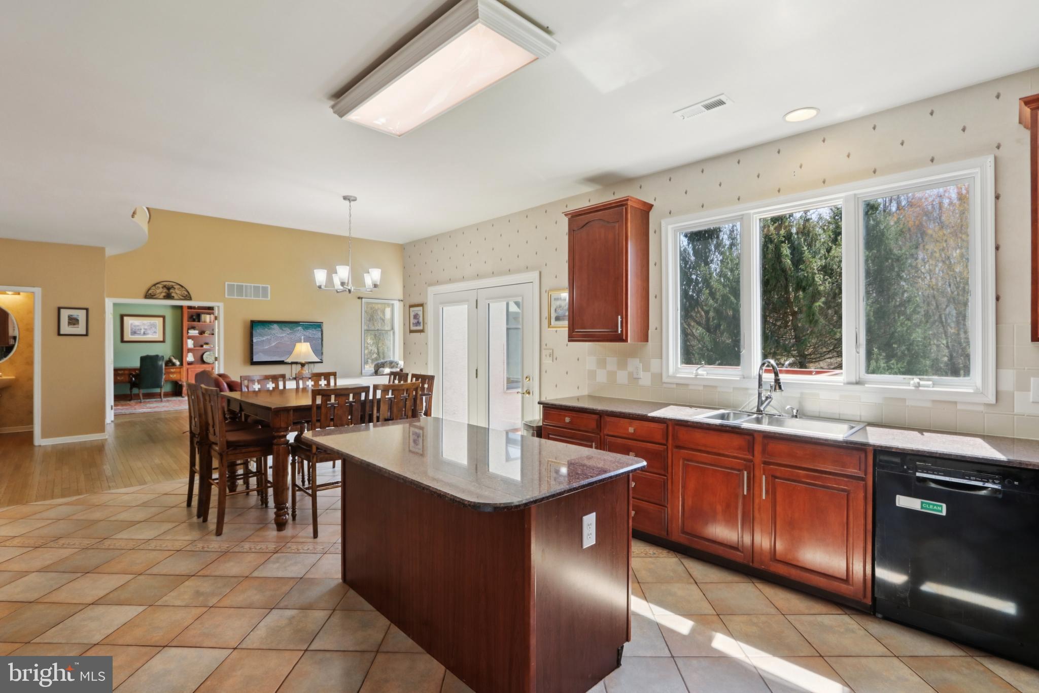 NORTHAMPTON CREST - Residential