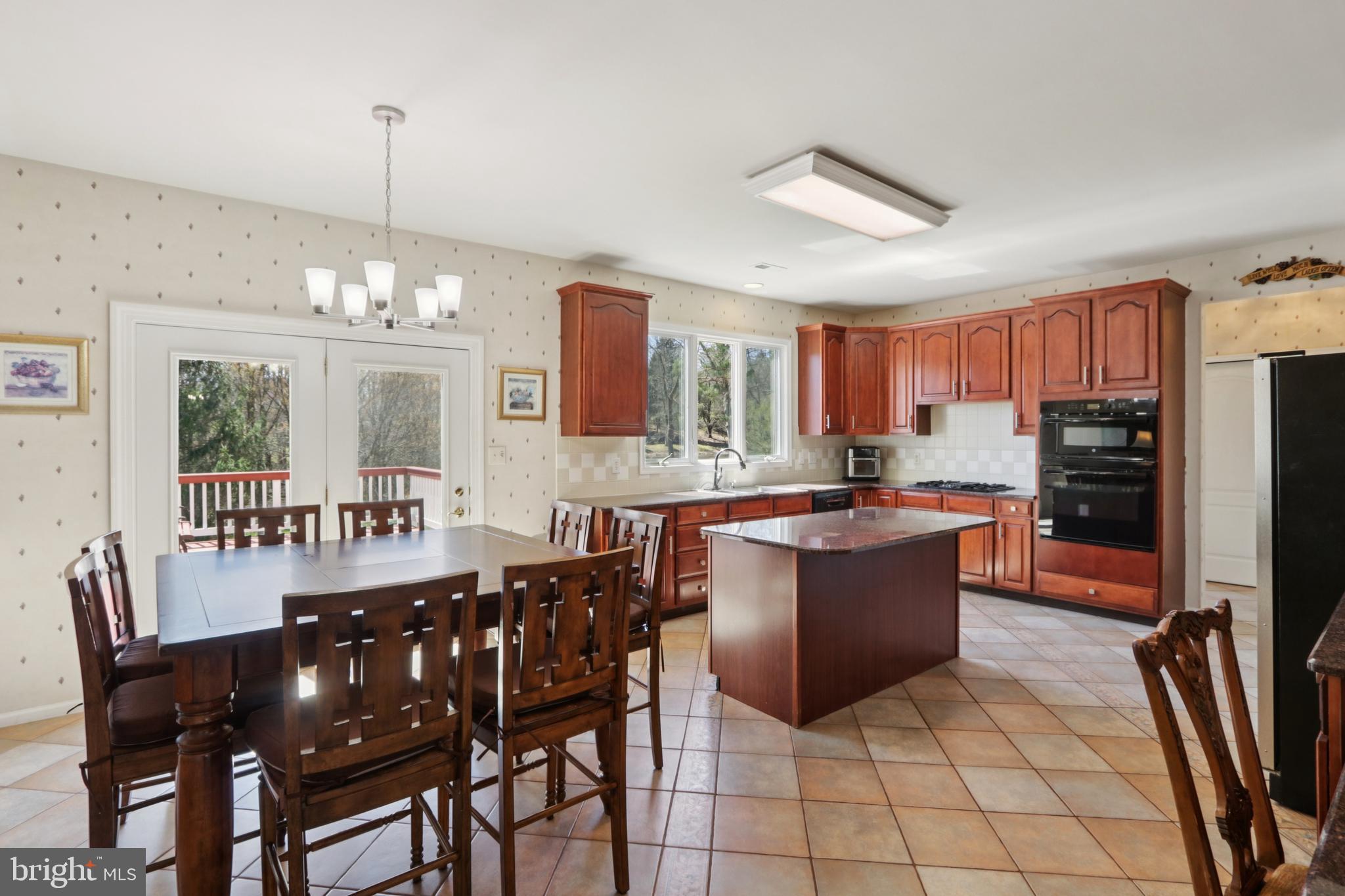 NORTHAMPTON CREST - Residential