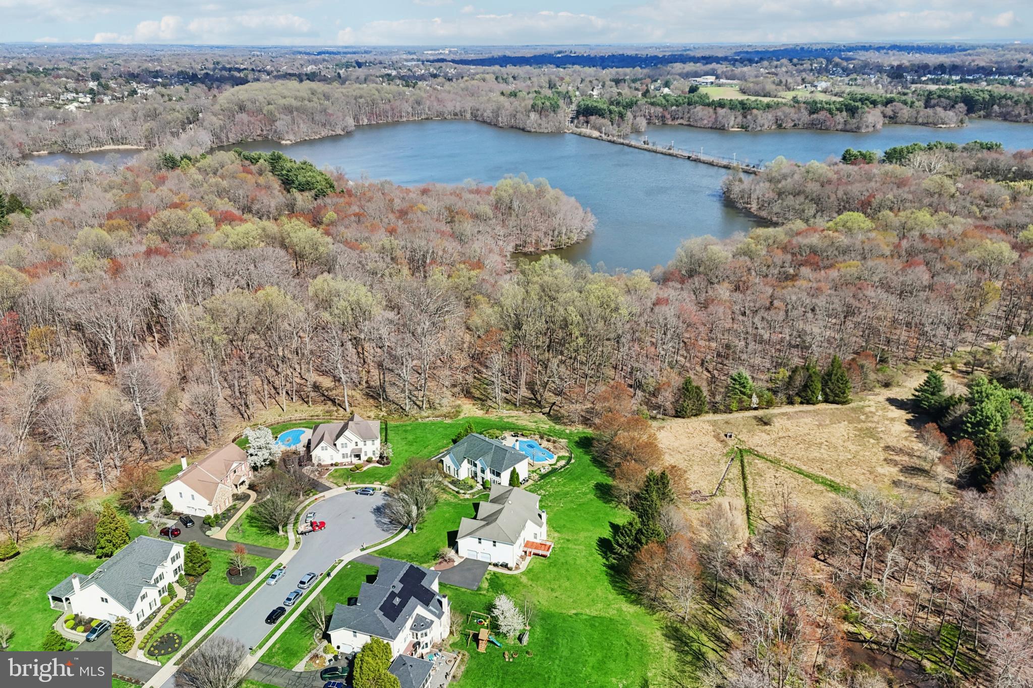 NORTHAMPTON CREST - Residential