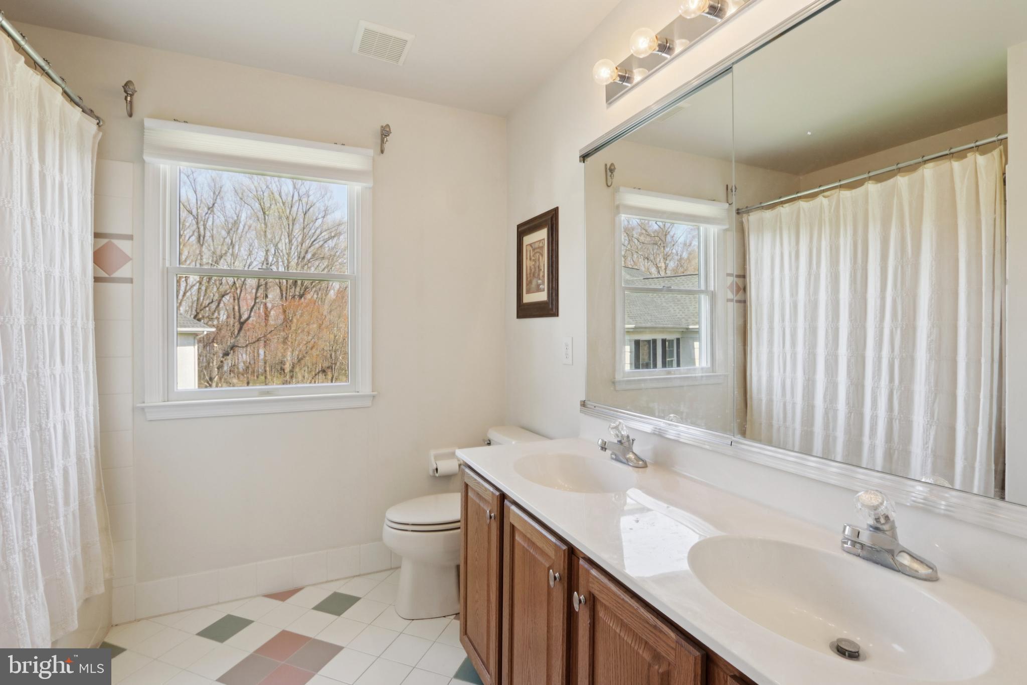 NORTHAMPTON CREST - Residential