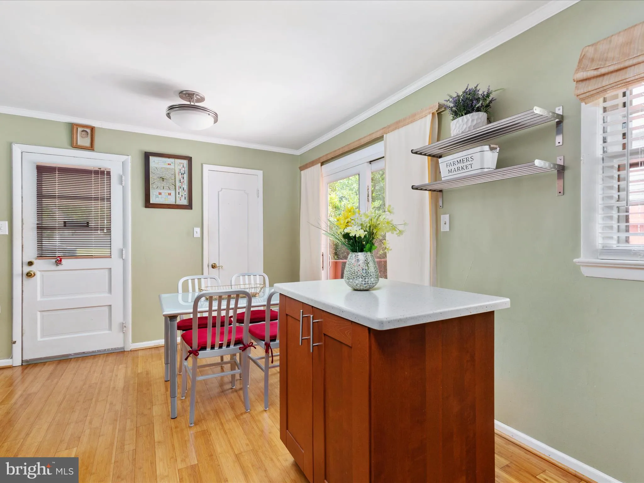 Alexandria, Virginia 22309, United States, 3 Bedrooms Bedrooms, ,2 BathroomsBathrooms,Residential,Pending,205170