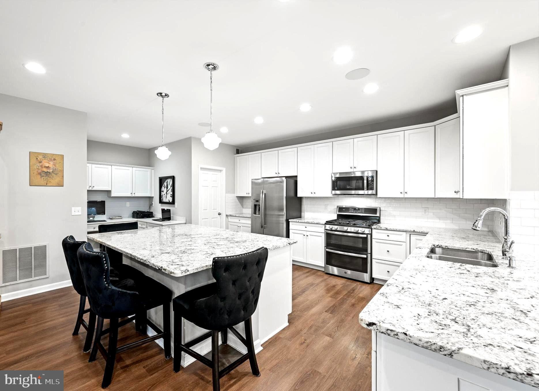 100 SILVER COMET COURT