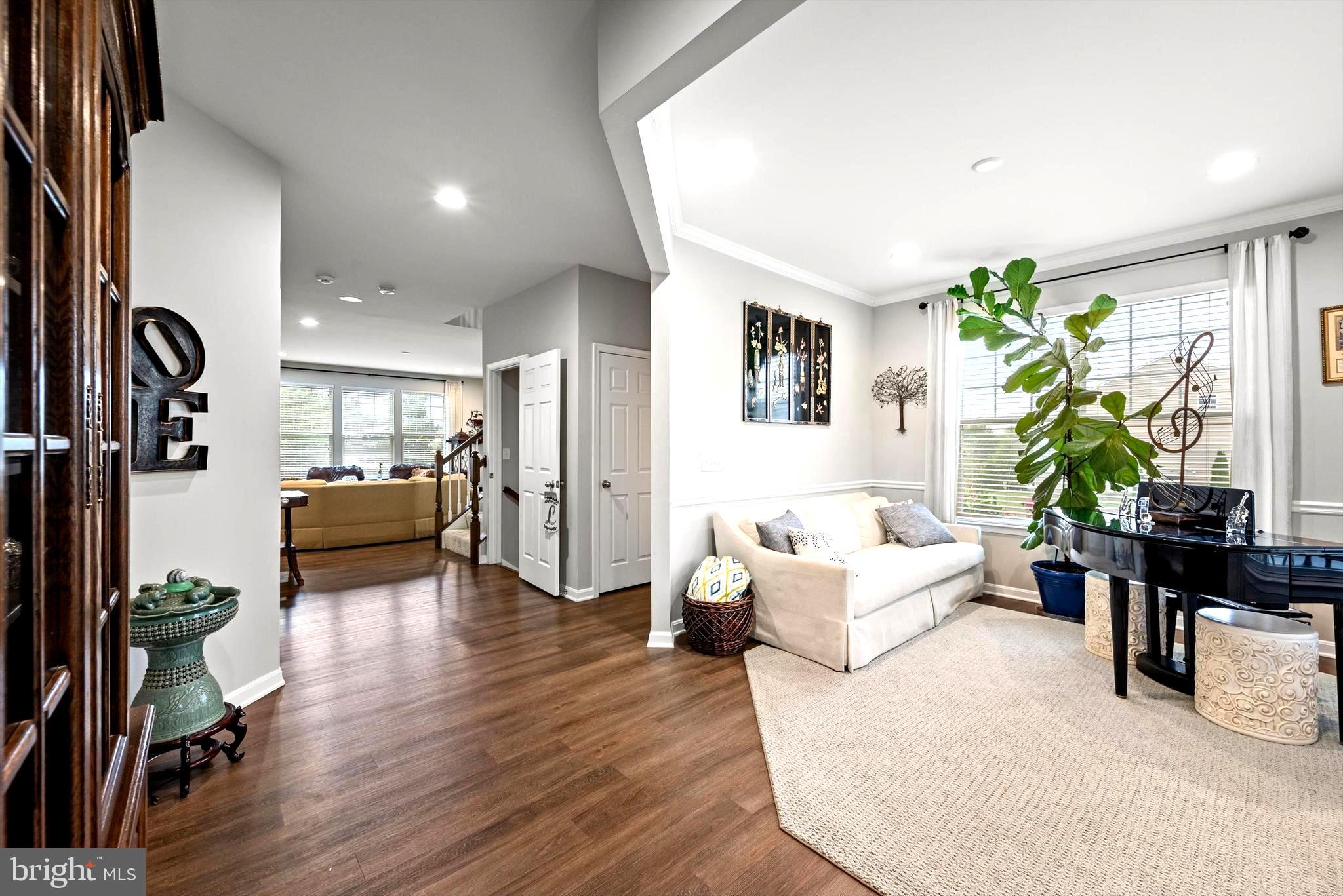 100 SILVER COMET COURT