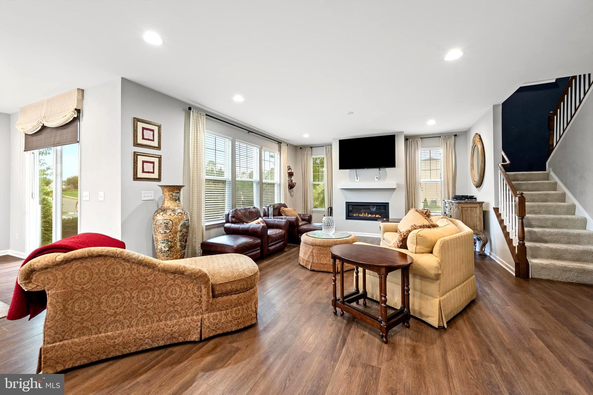 100 SILVER COMET COURT