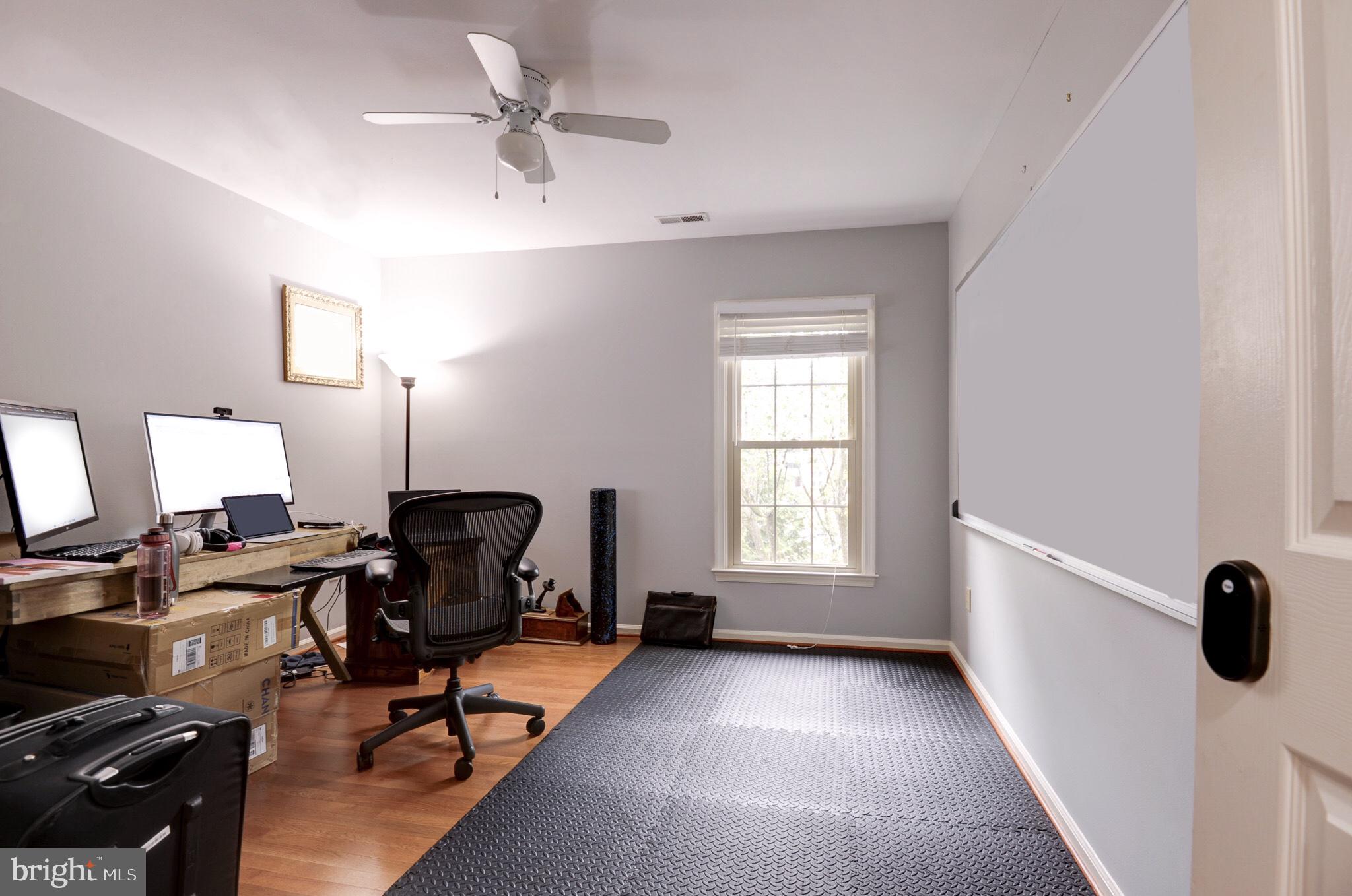 COURTHOUSE SQUARE - Residential