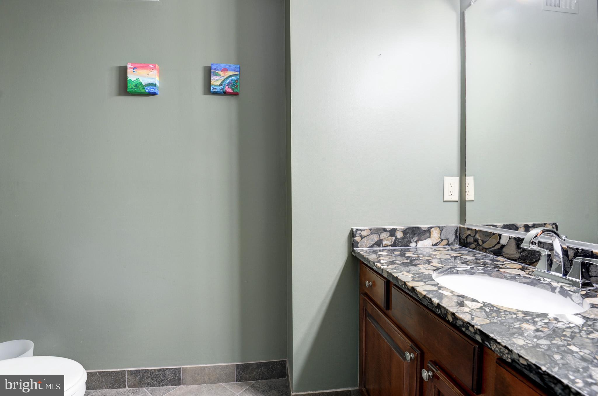 COURTHOUSE SQUARE - Residential