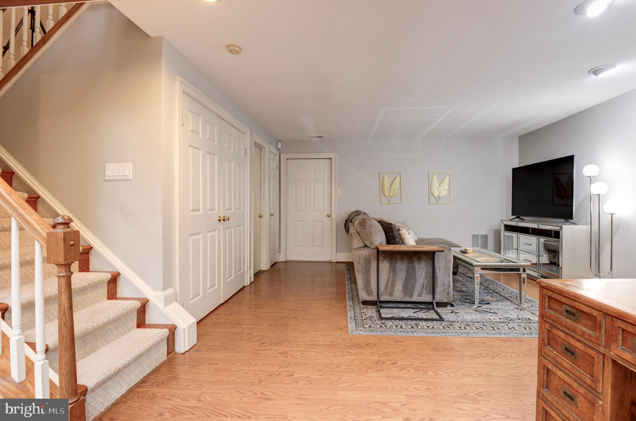 COURTHOUSE SQUARE - Residential