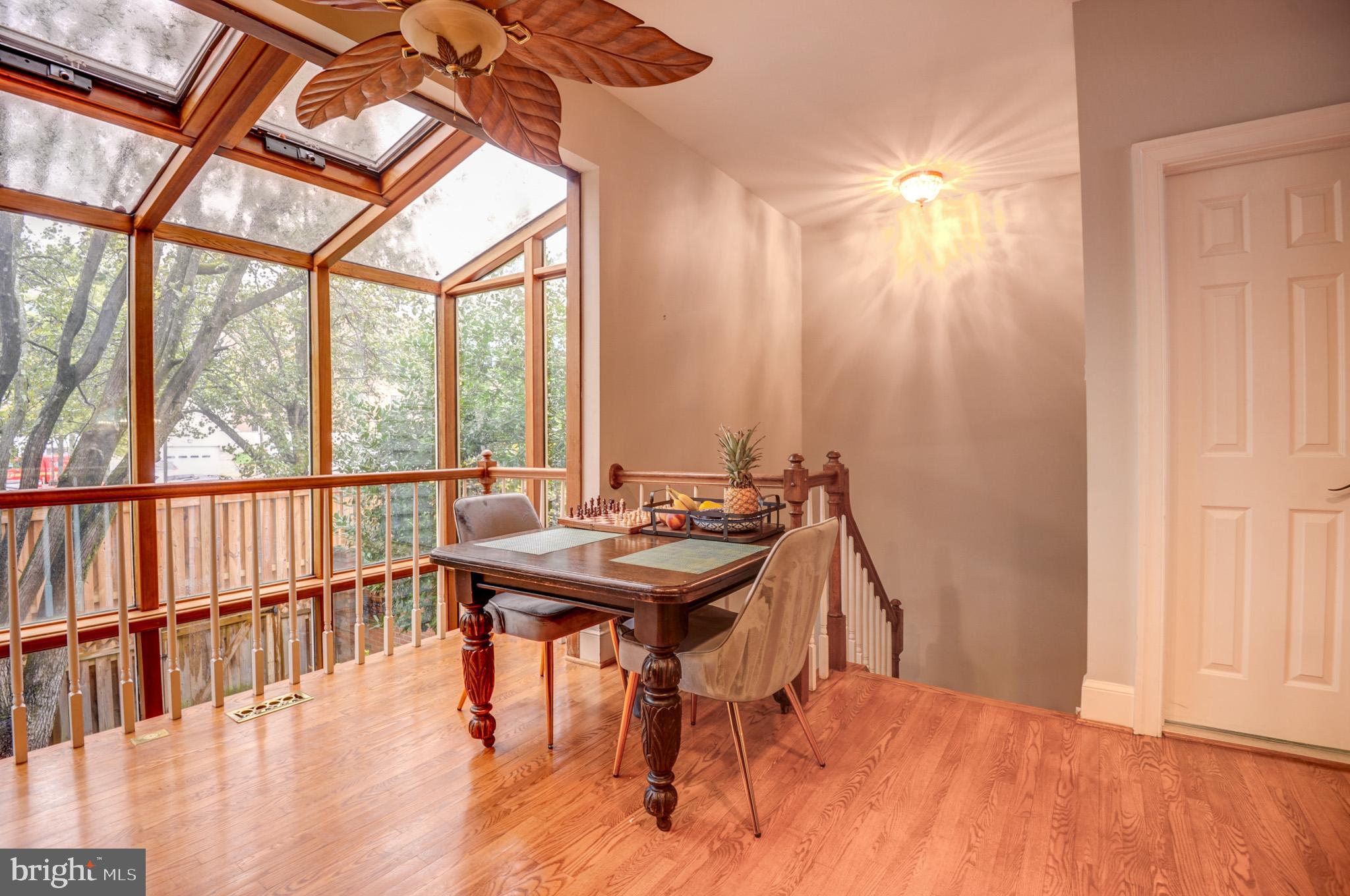 COURTHOUSE SQUARE - Residential