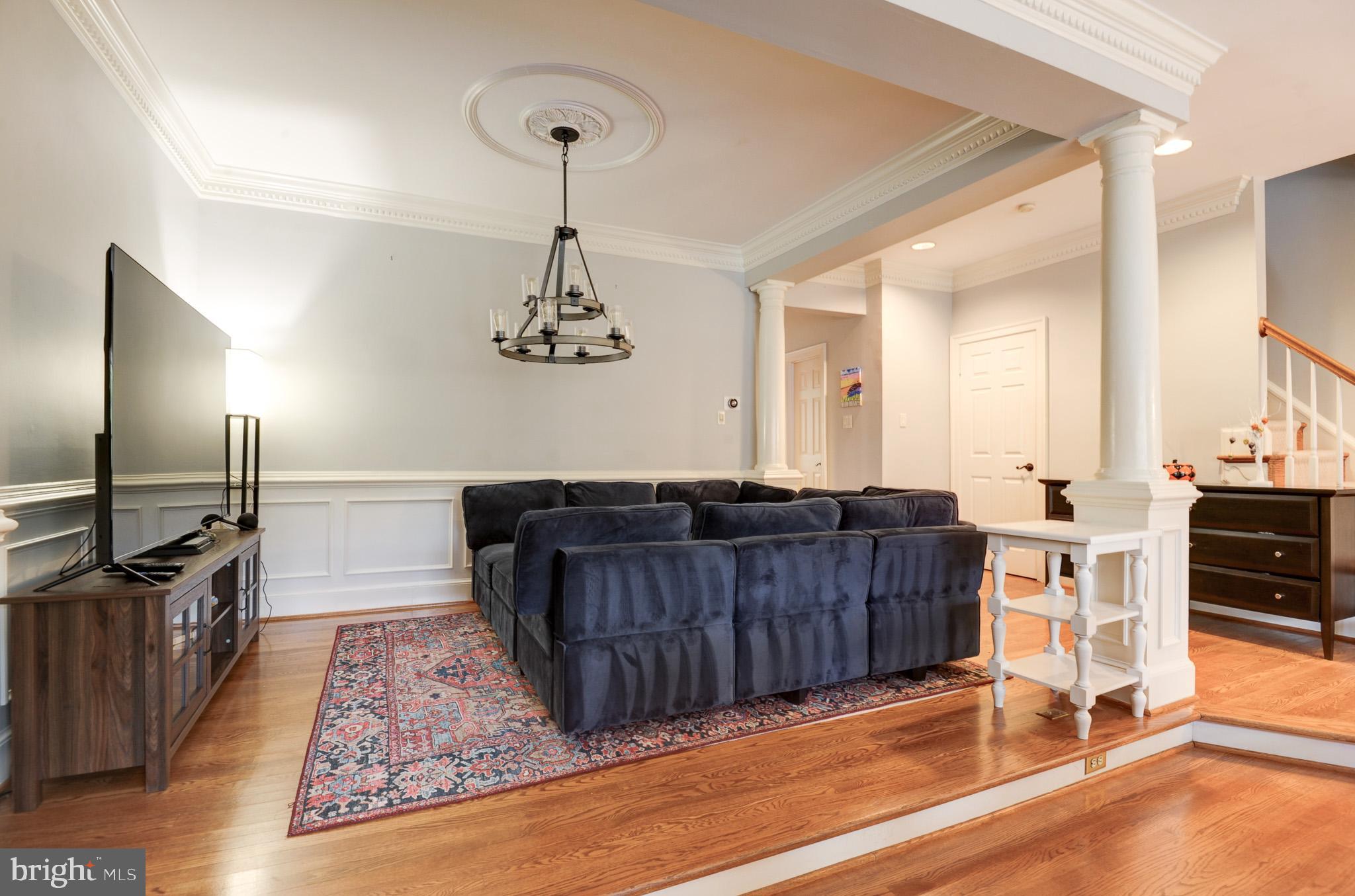 COURTHOUSE SQUARE - Residential