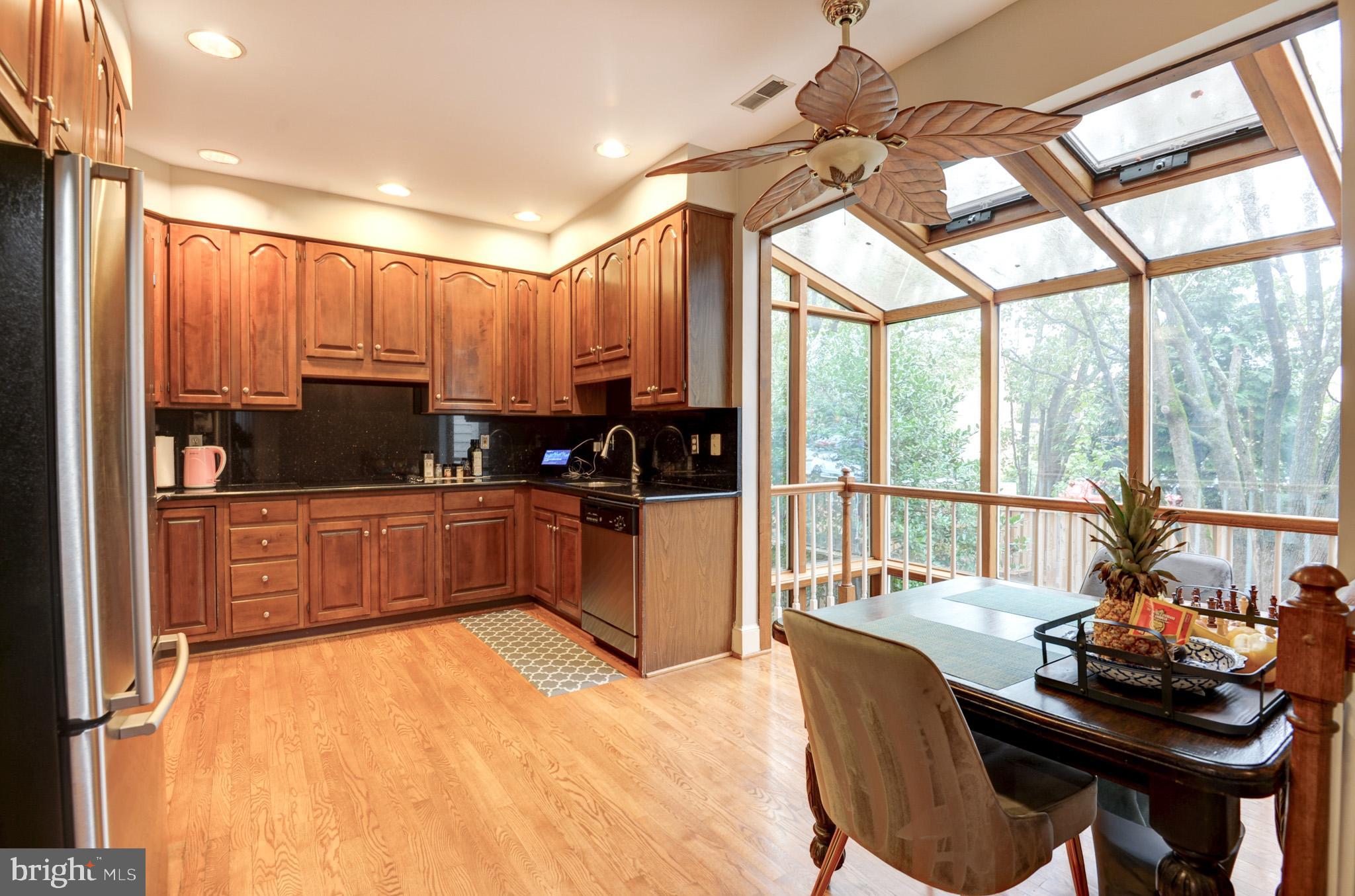 COURTHOUSE SQUARE - Residential