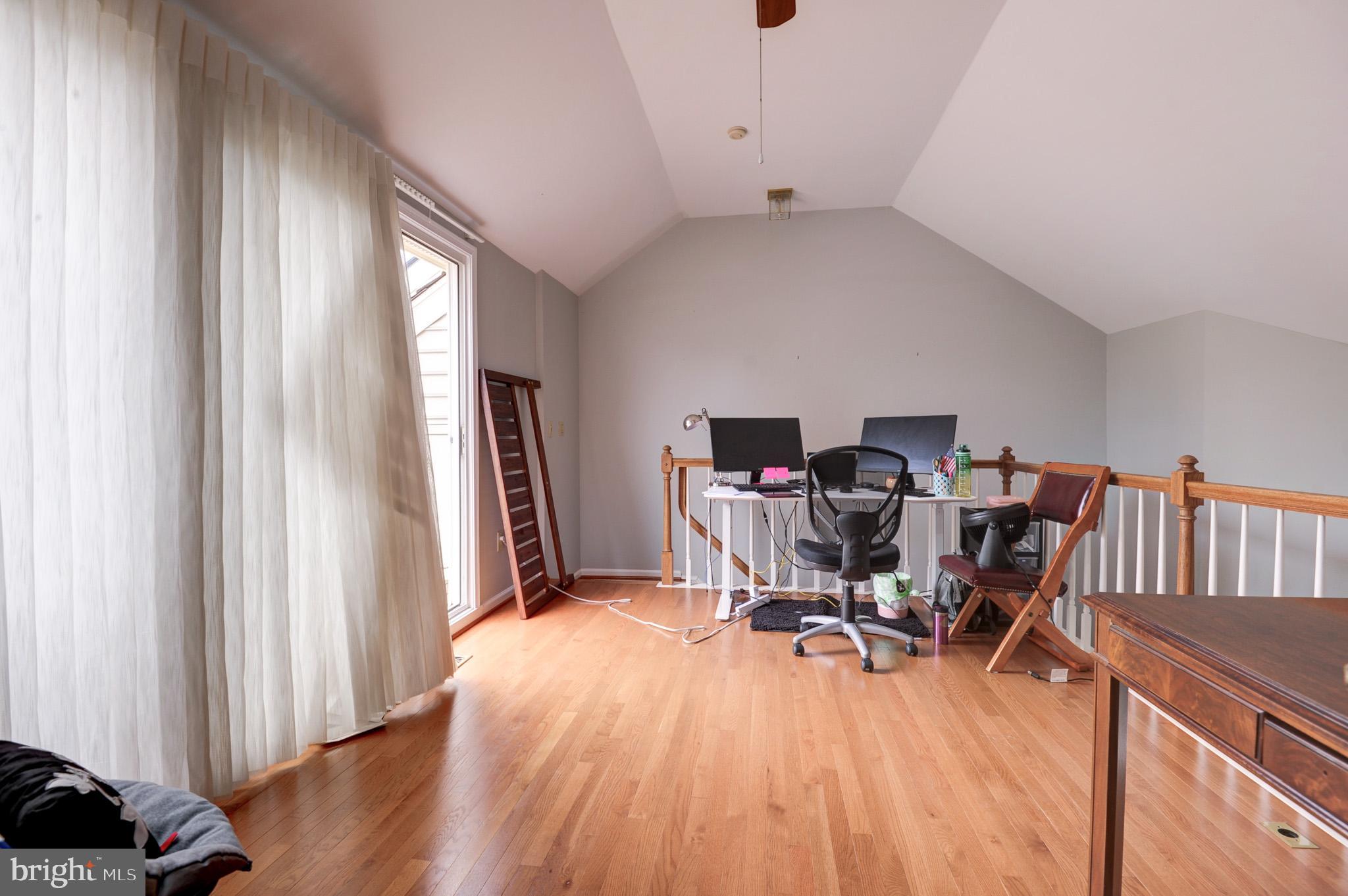 COURTHOUSE SQUARE - Residential