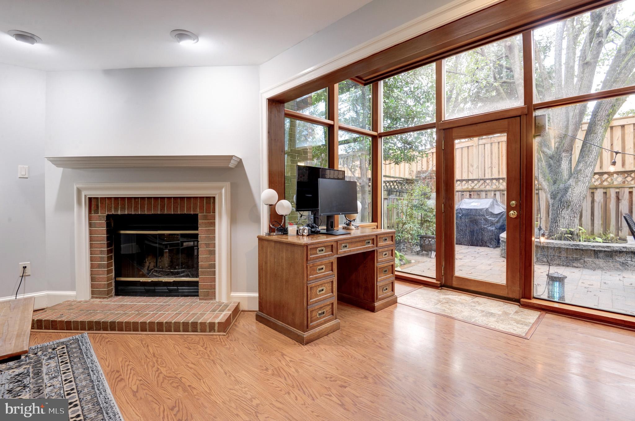 COURTHOUSE SQUARE - Residential