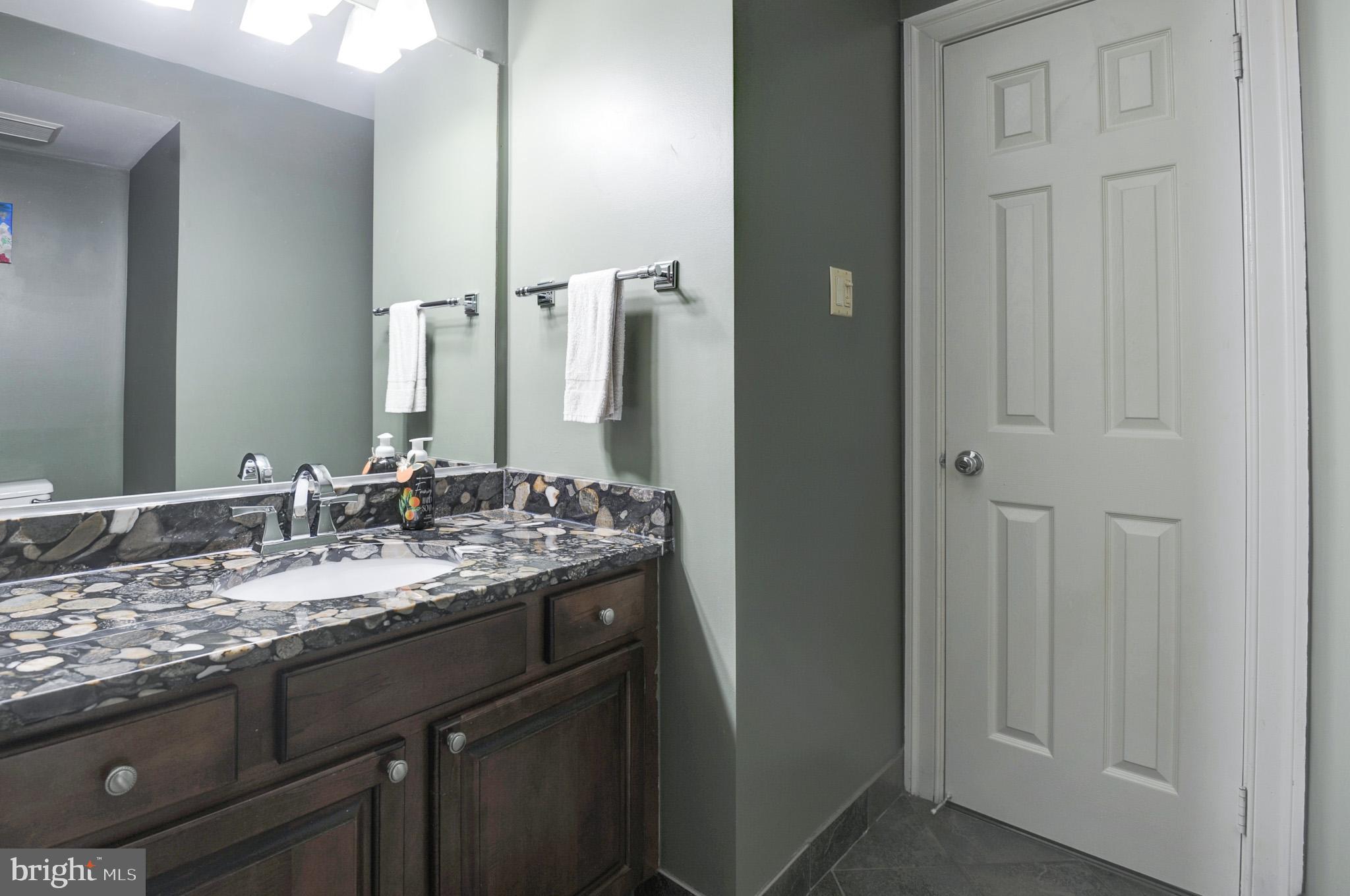 COURTHOUSE SQUARE - Residential